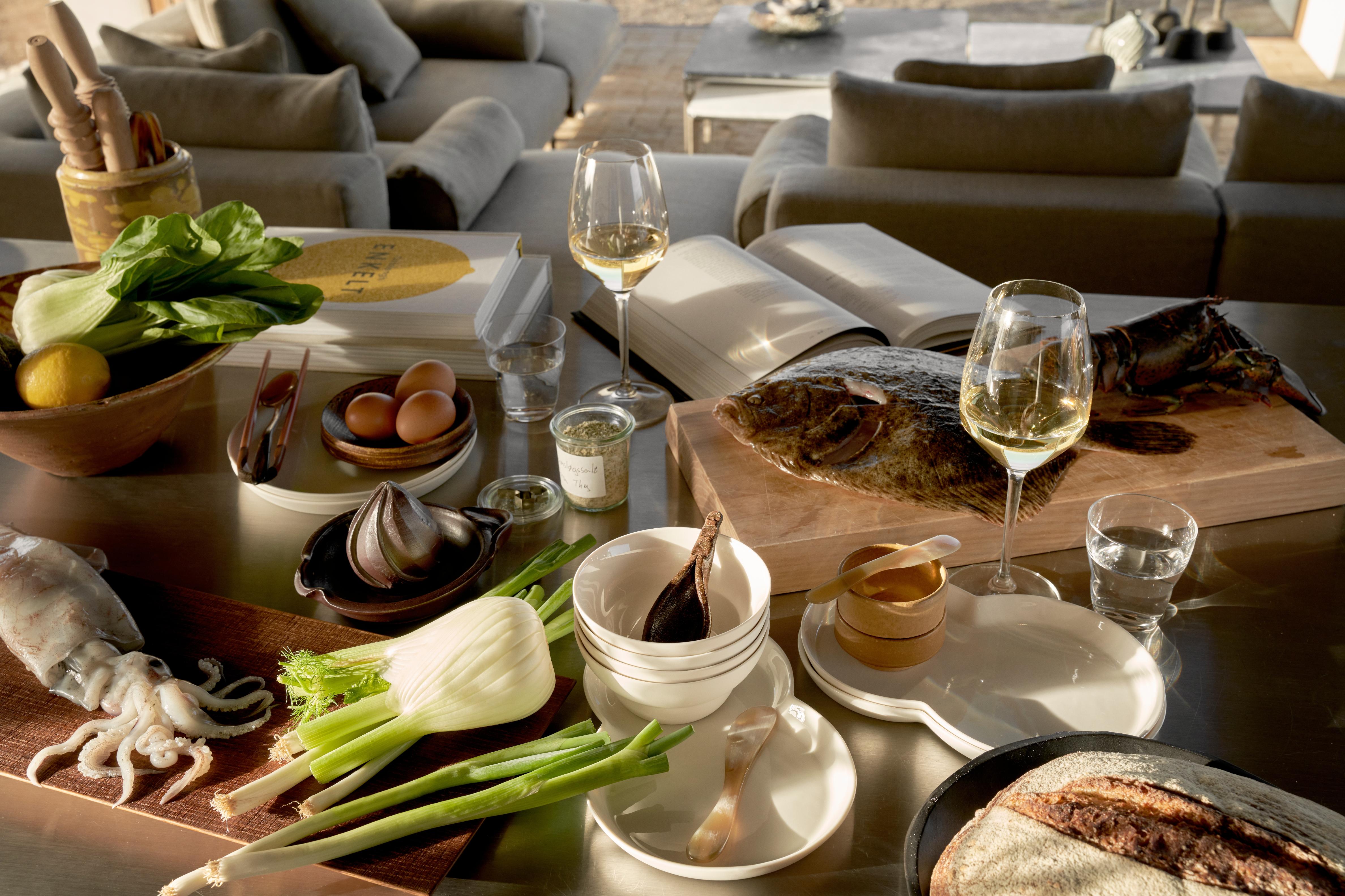 Set aus zwei VIPP-Brunchtellern aus weißem Porzellan