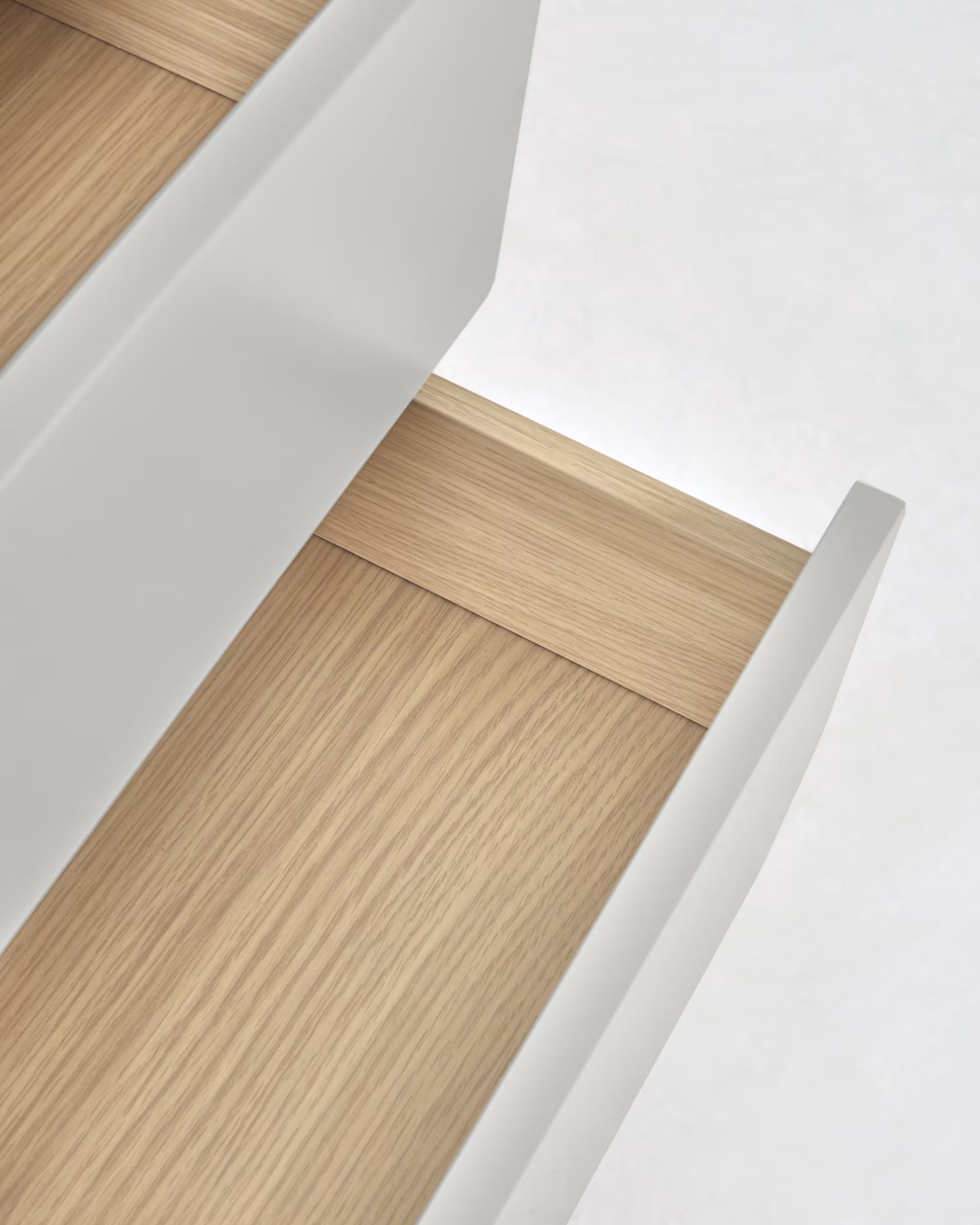 Anielle Kommode mit Schubladen in Hellgrau mit Holz