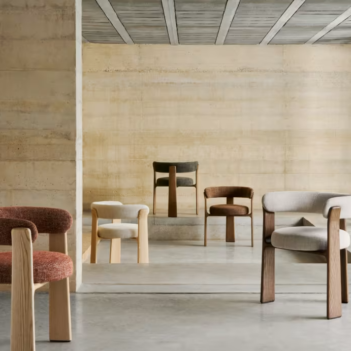 Sessel mit Armlehnen GRANITE braunes Chenille mit dunklem Eschenfuß