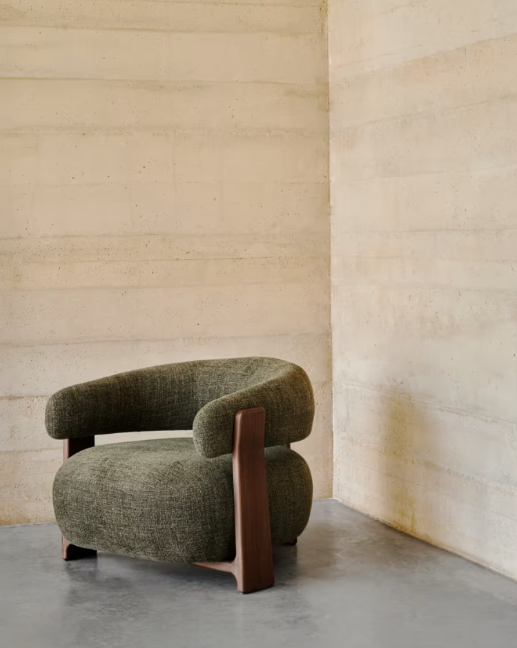 Fotel GRANITE zielony z ciemną jesionową podstawą – Kave Home