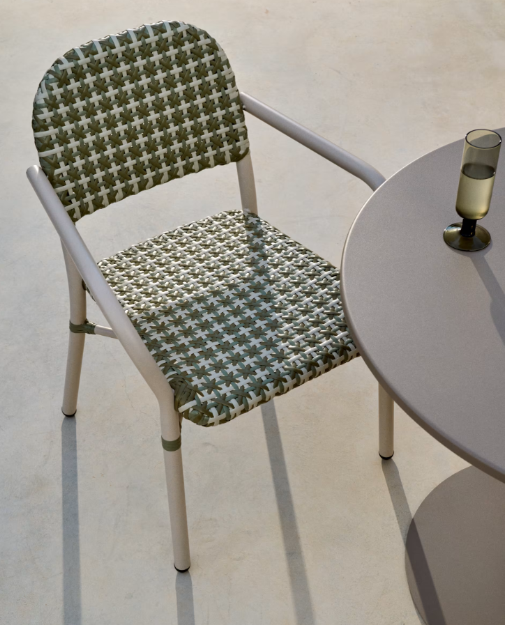 Tuccia Rattan garden chair with an aluminum base