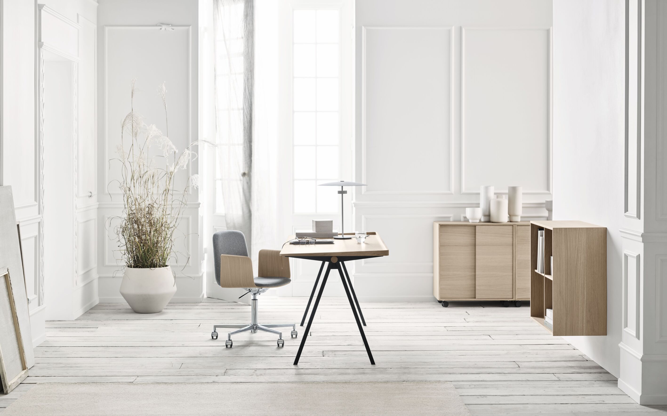Palm Office Stuhl Nussfurnier mit einer Metallbasis