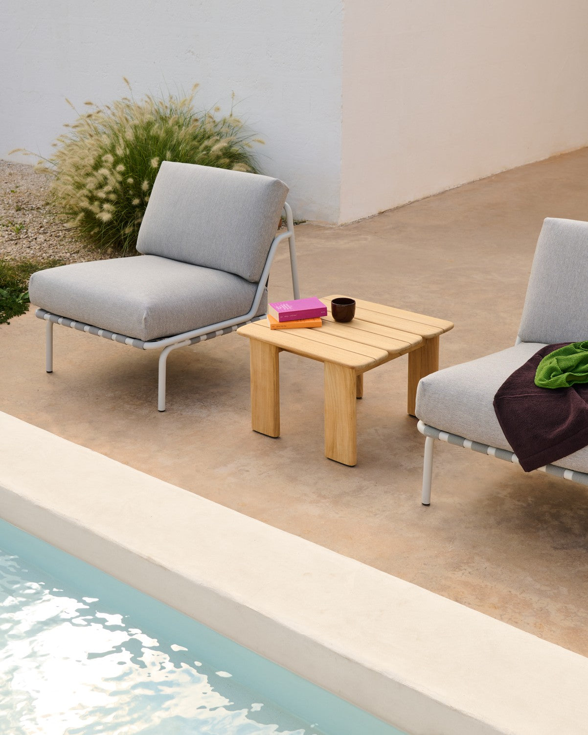 Quadratischer Outdoor-Couchtisch ASSEMBLE aus Teakholz