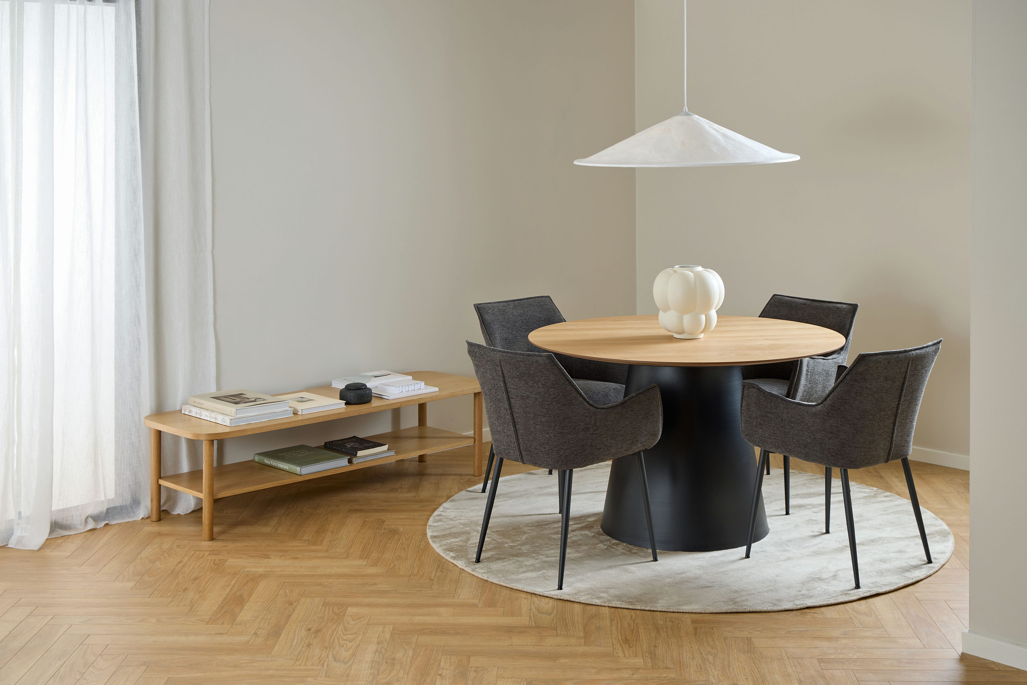 SOLI round table oak veneer