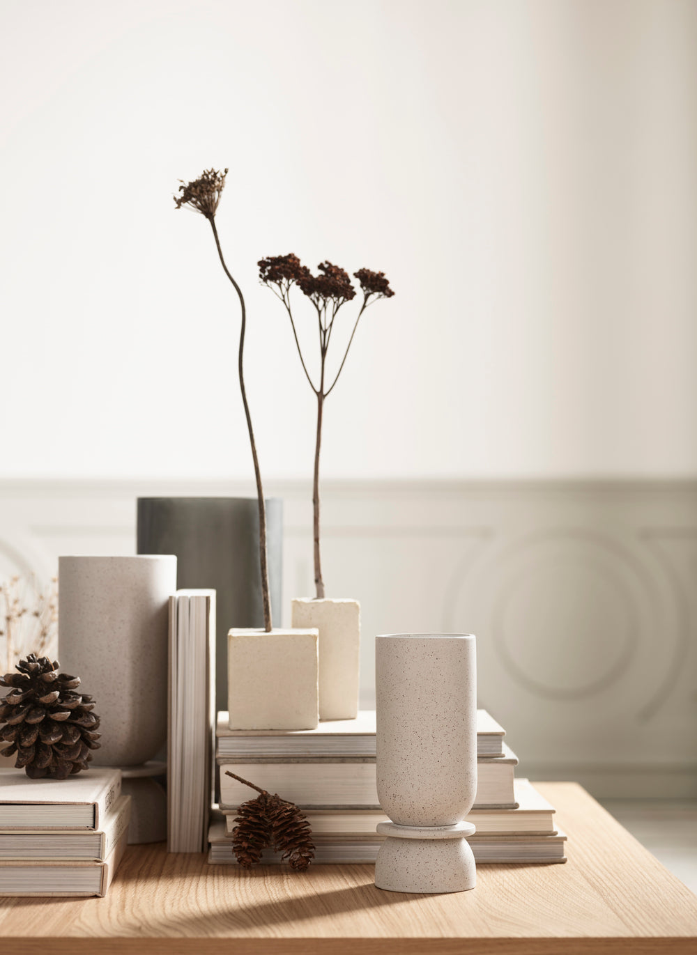 Hour vase white ceramics