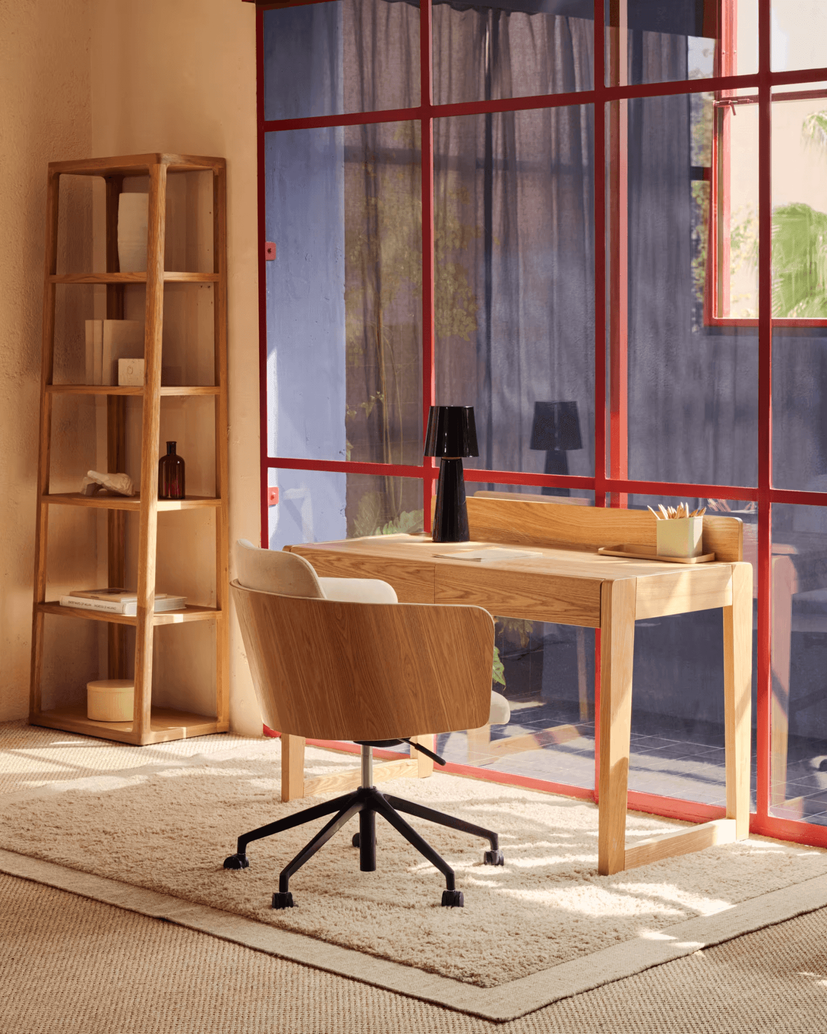 Biurko ARANDU drewno jesionowe La Forma Eye on Design