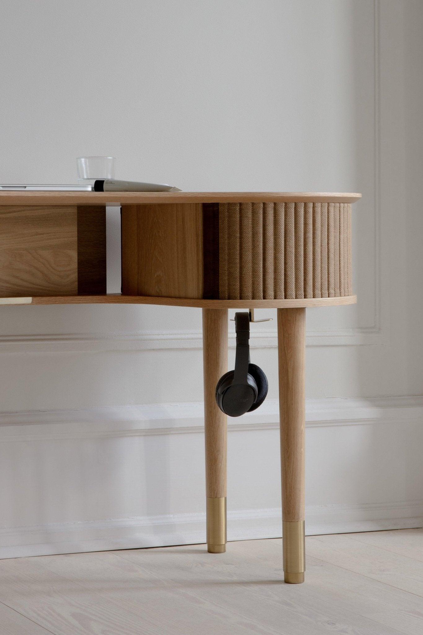 Biurko AUDACIOUS karmelowy z dębem UMAGE Eye on Design