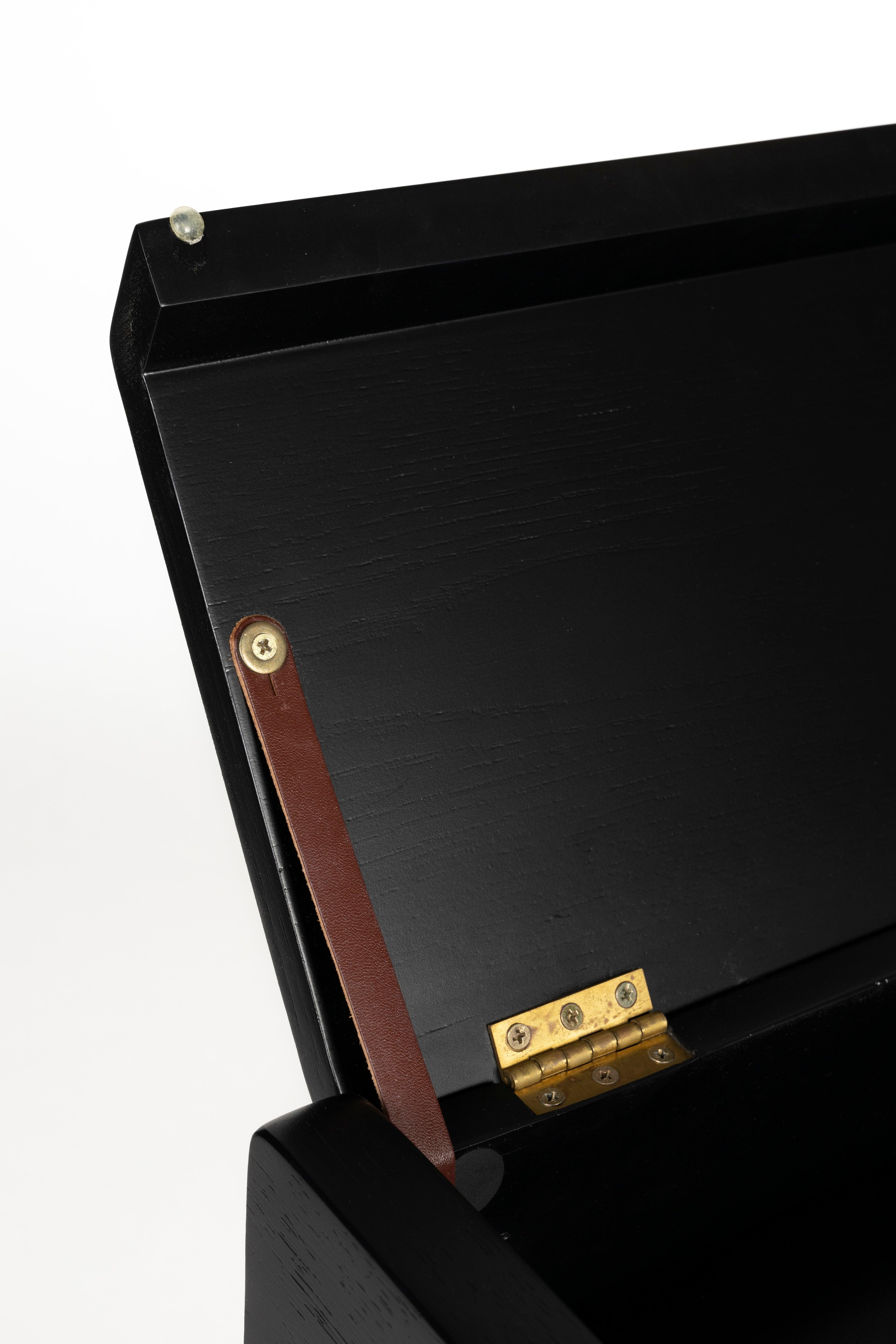 Biurko KAAT czarne drewno Zuiver Eye on Design