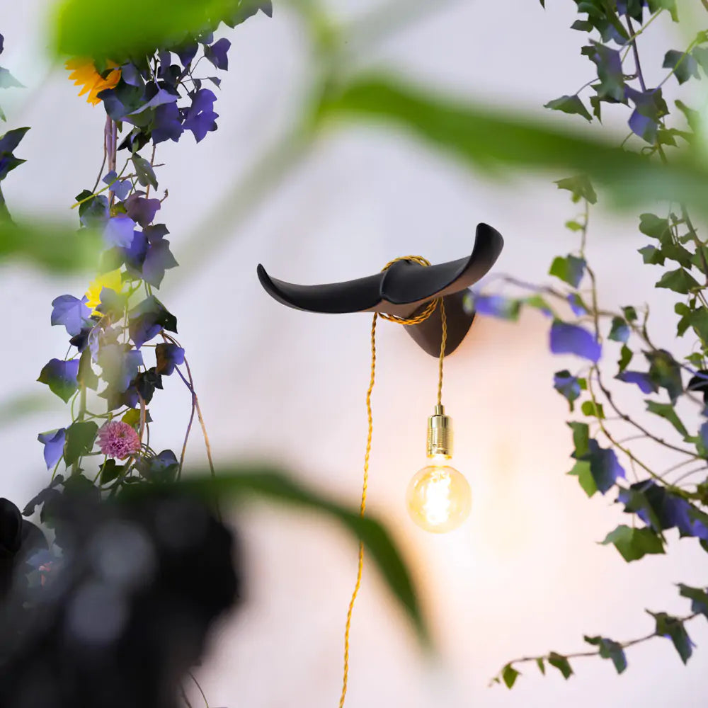 THE TAIL WILL FOLLOW Wandleuchte schwarz