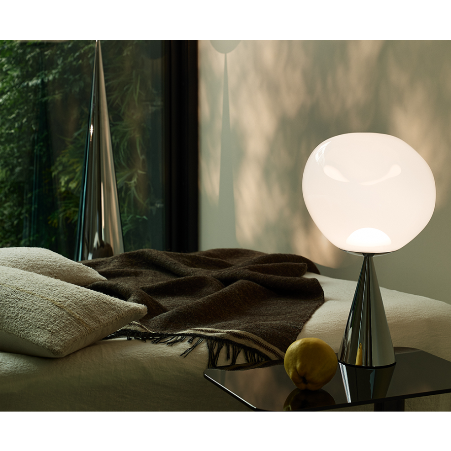 Lampa stołowa MELT opalizujący z czarną podstawą – Tom Dixon