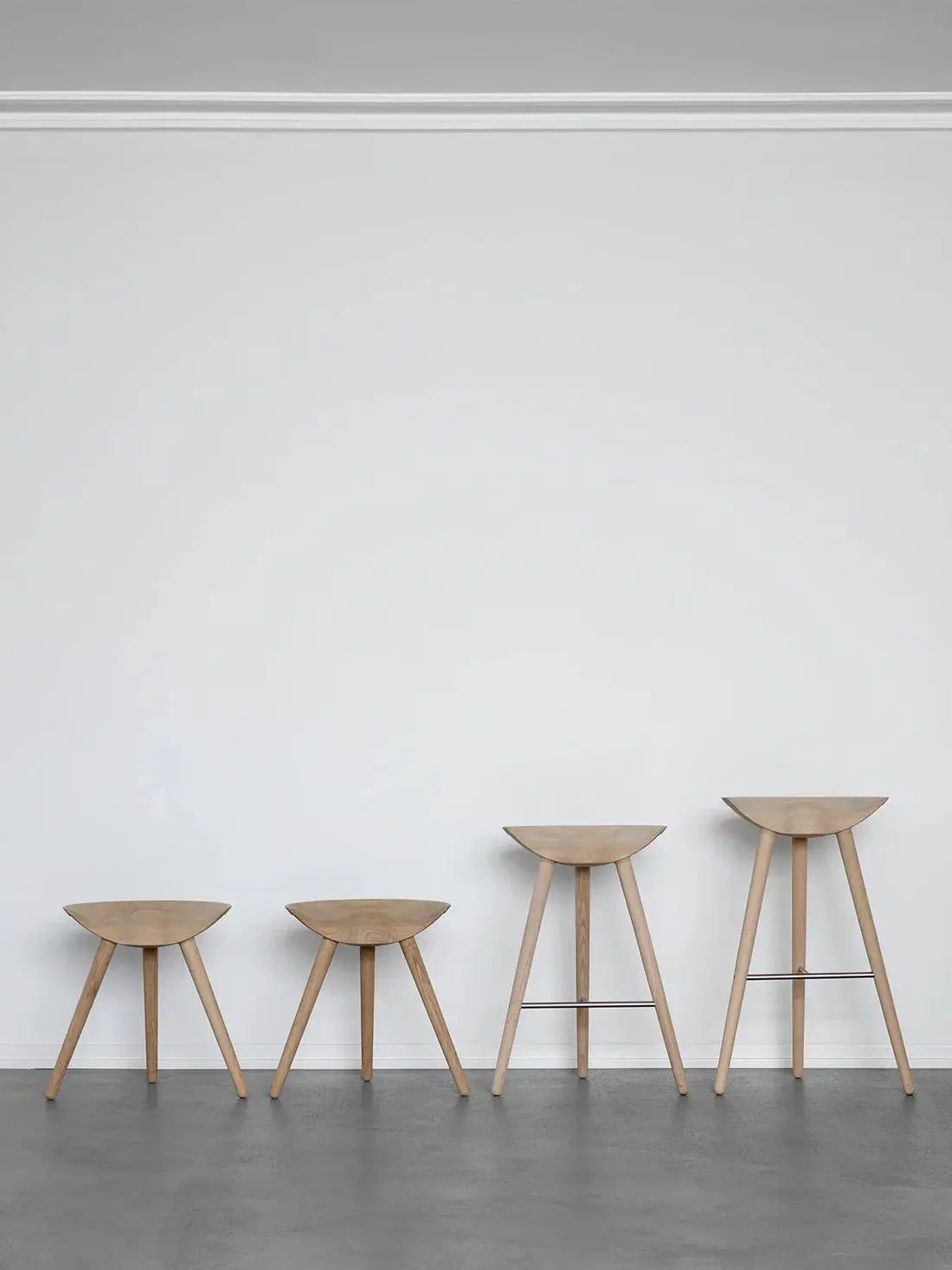 Hocker ML 42 schwarzes Buchenholz