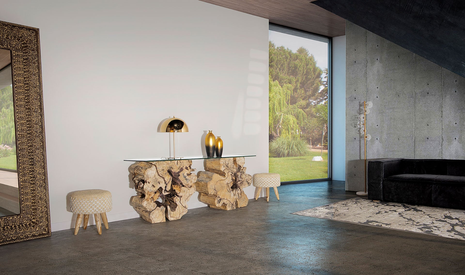 Konsolentisch BEYNEU aus tropischem Holz mit Glasplatte