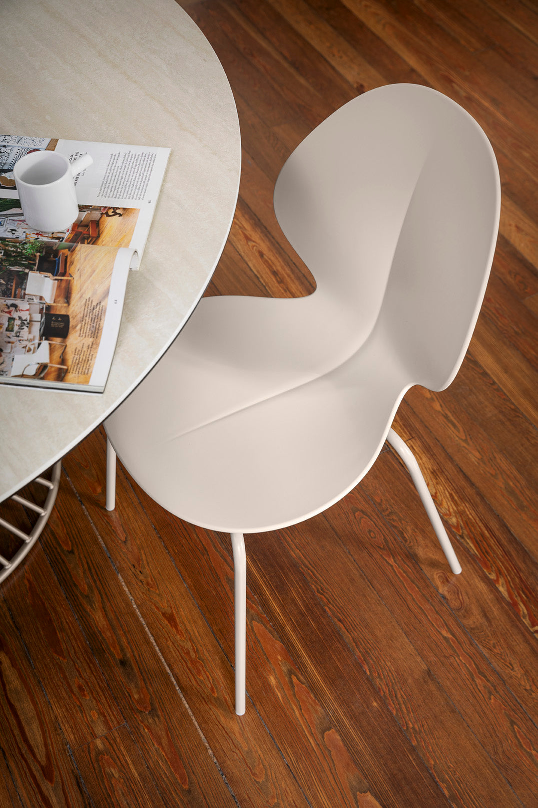 Round Table VORTEX white top with brown base