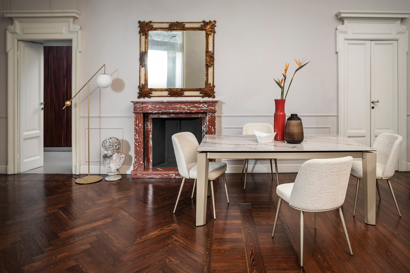 Expandable Table DELTA with White Top and White Base