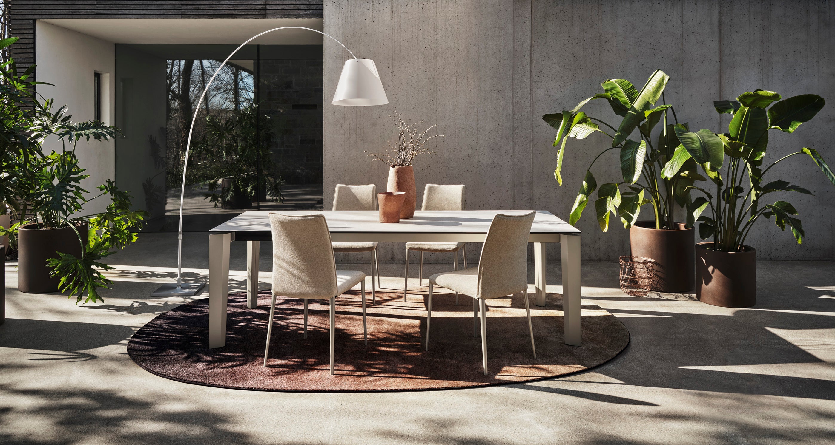 Expandable Table DELTA with White Top and White Base