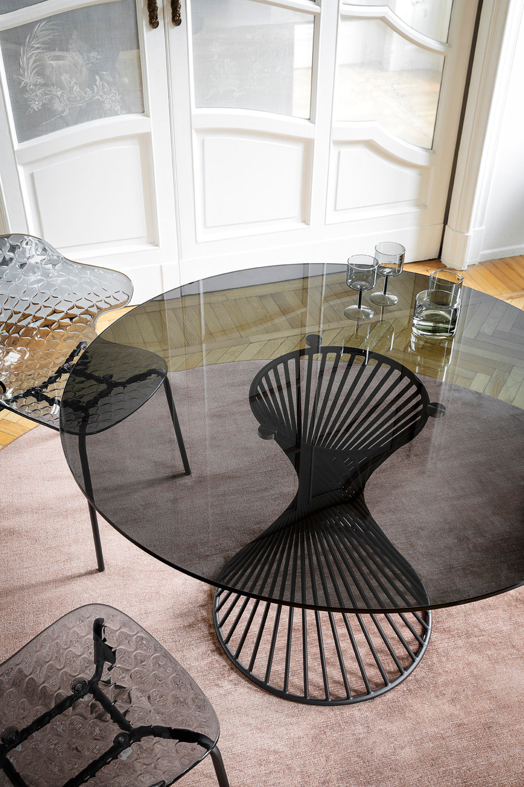 Stuhl SAINT TROPEZ mit transparentem Sitz und goldener Metallbasis