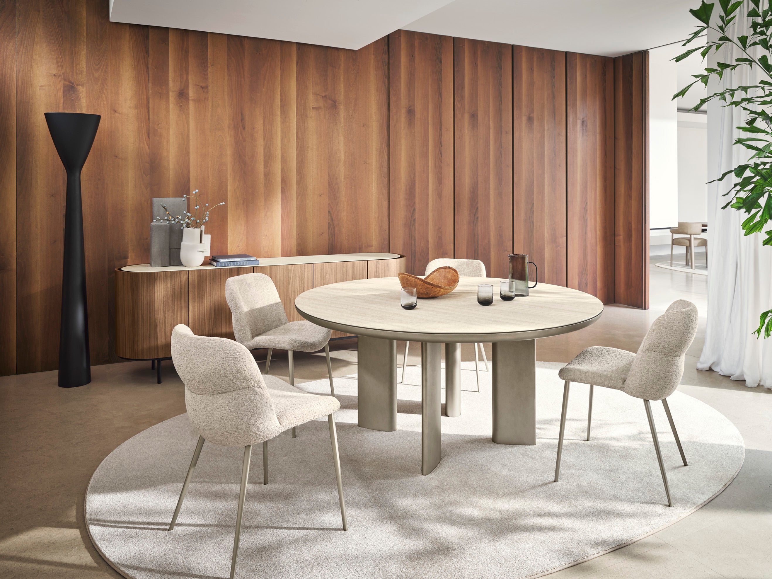 Upholstered ONDA chair with a brown base