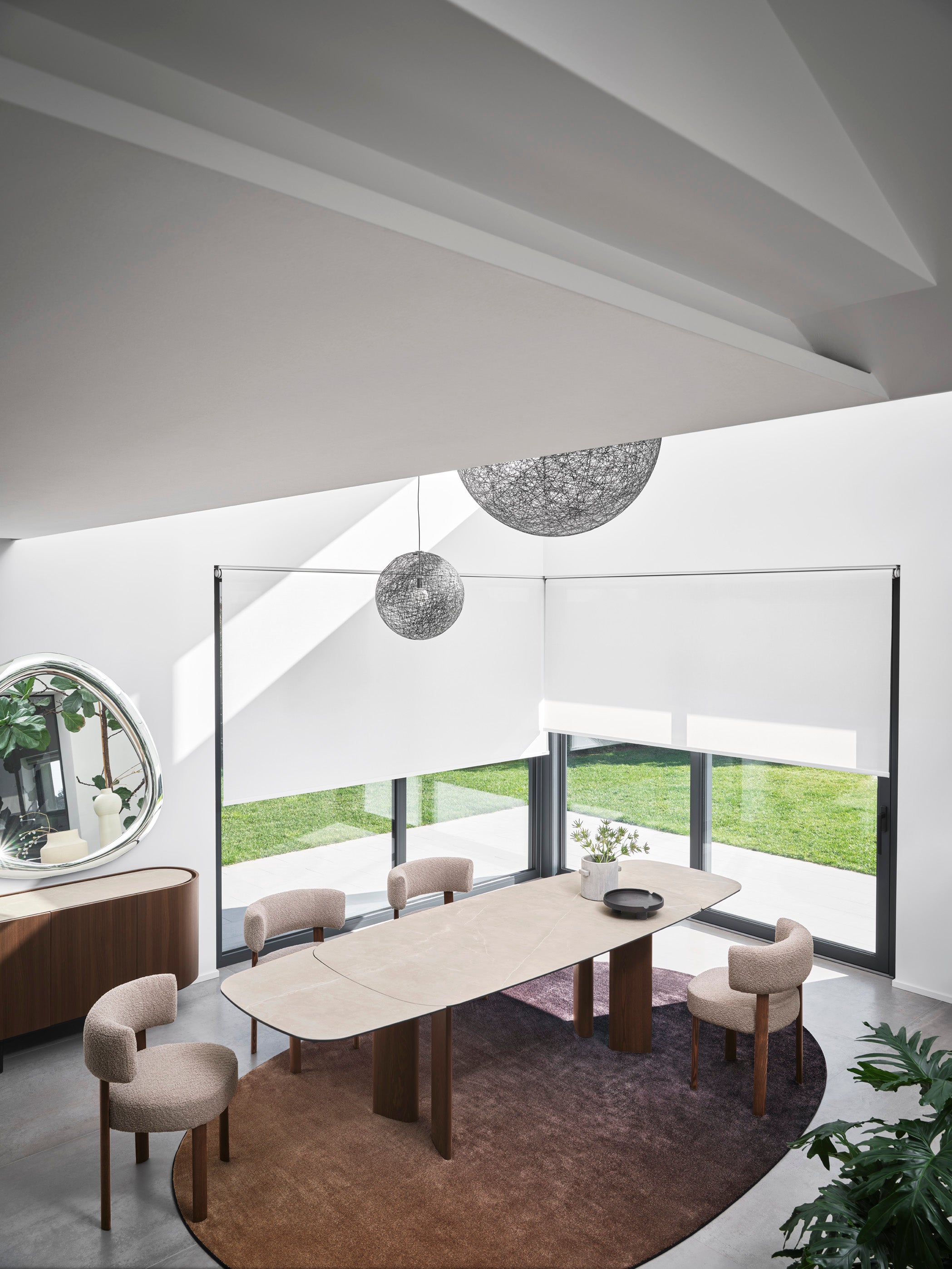 Ausziehbarer Tisch SANDY mit beigem Tischplatte und dunklem Holzgestell