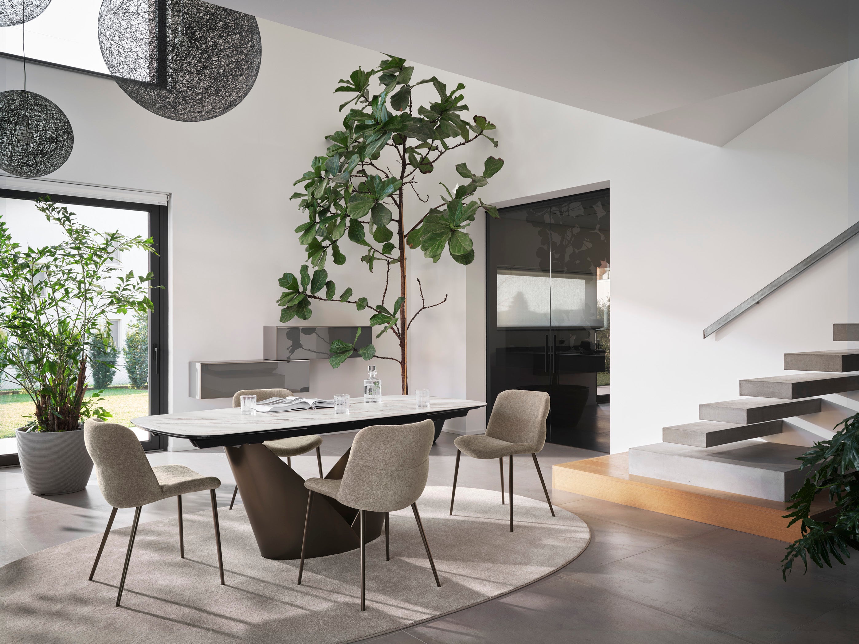 Upholstered ONDA chair with a brown base