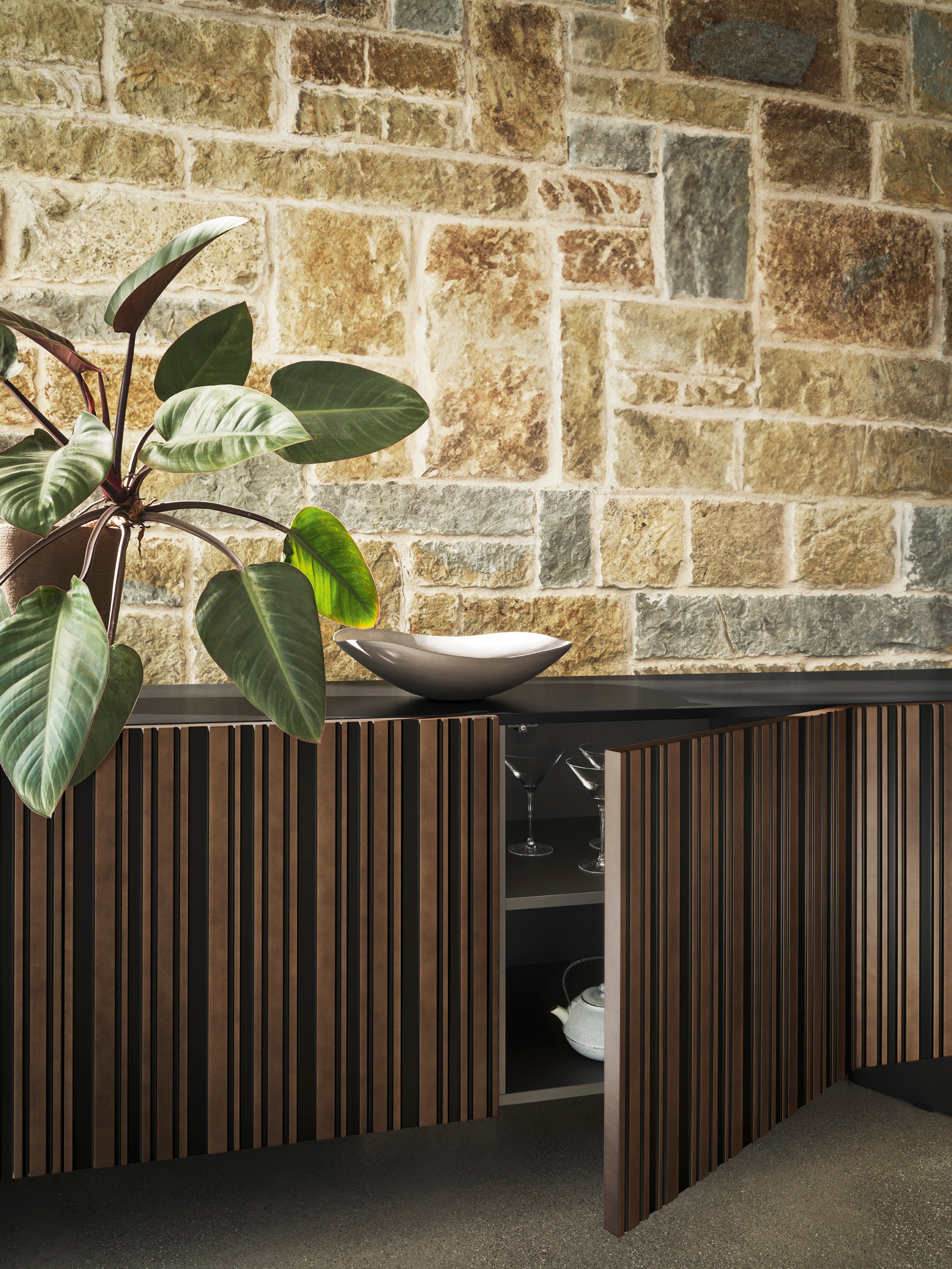 Kommode STREIFEN schwarz mit Braun