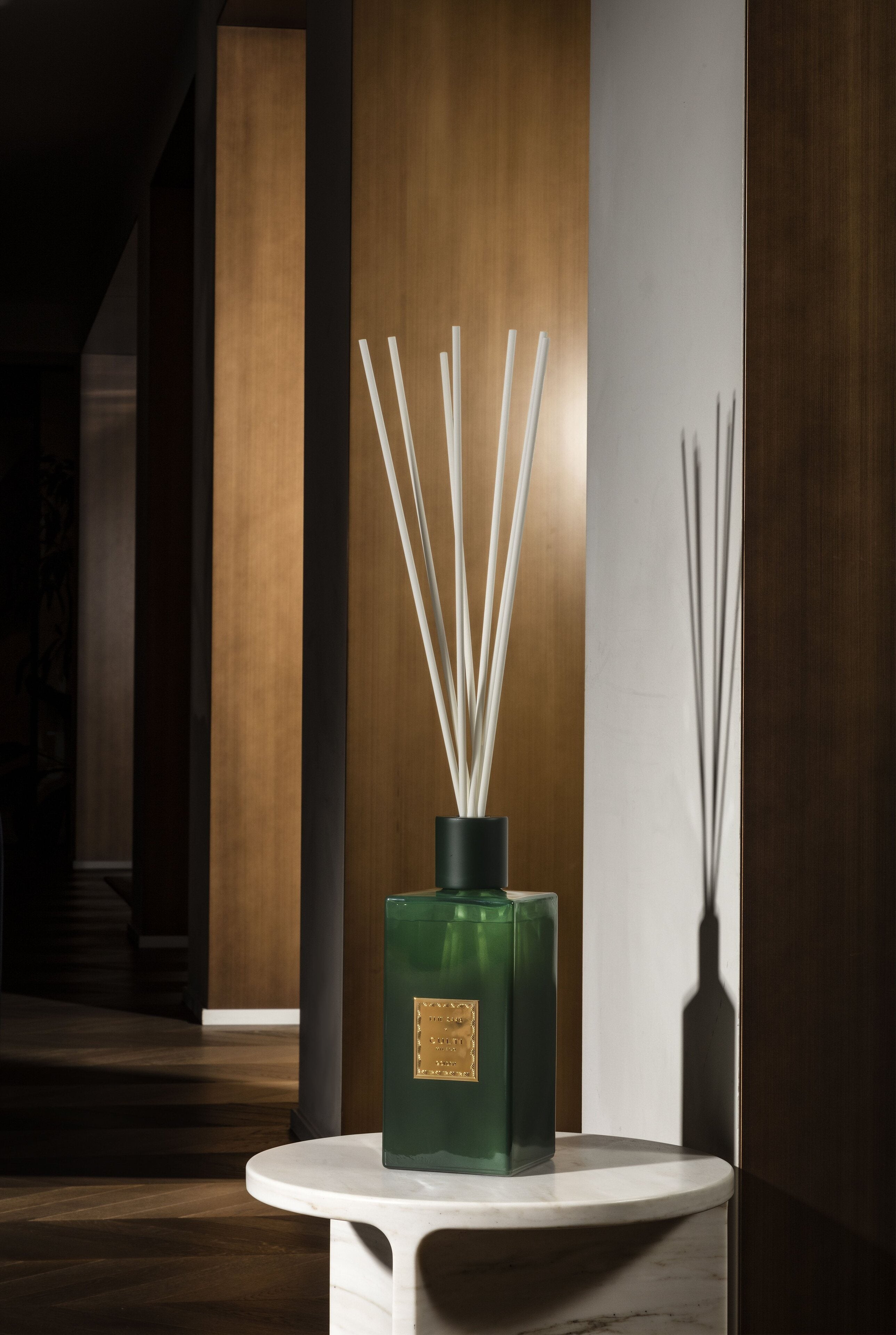 GOLDEN fragrance diffuser with notes of bitter orange, mandarin, ginger, orange blossom, and cedar.