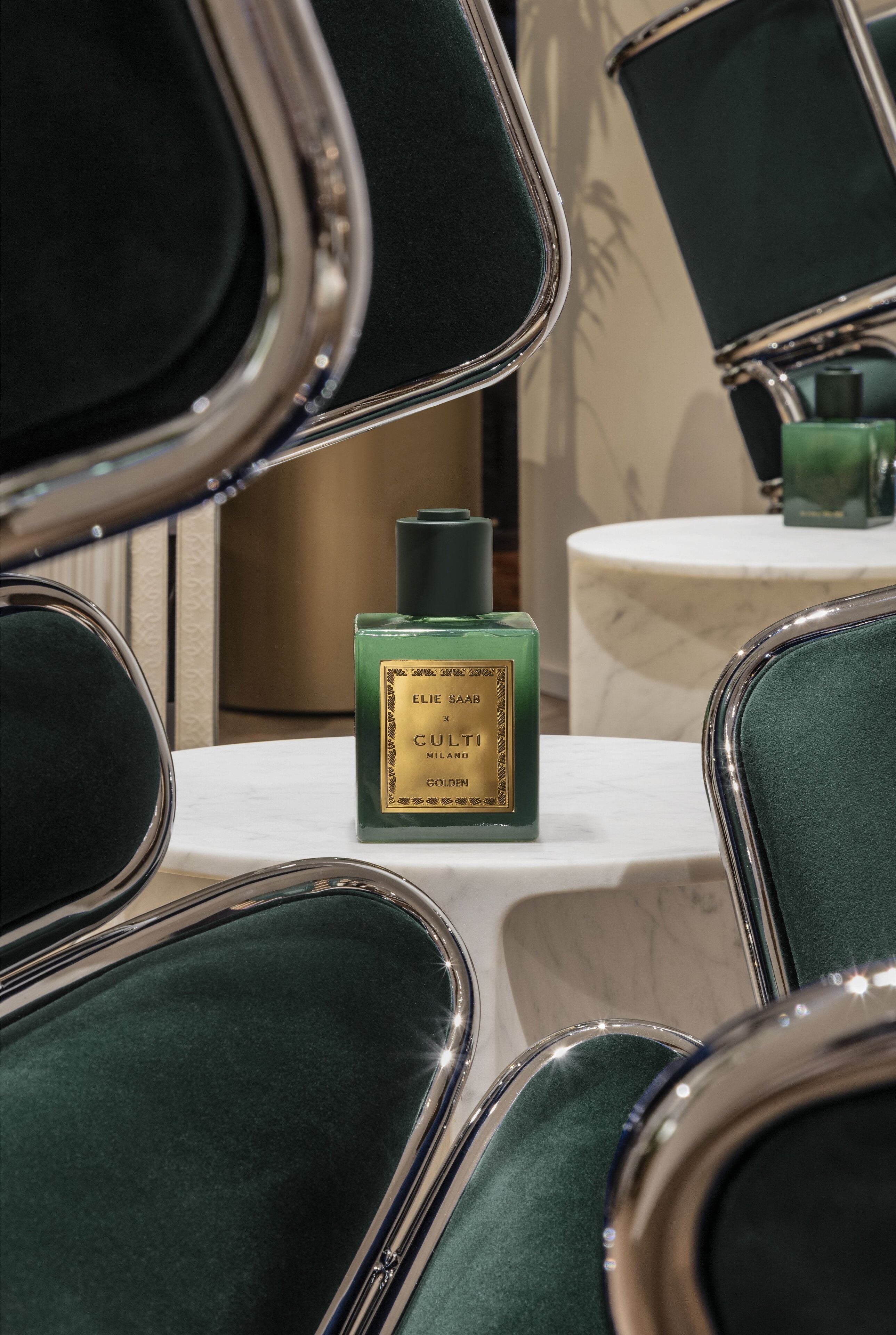 GOLDEN fragrance diffuser with notes of bitter orange, mandarin, ginger, orange blossom, and cedar.