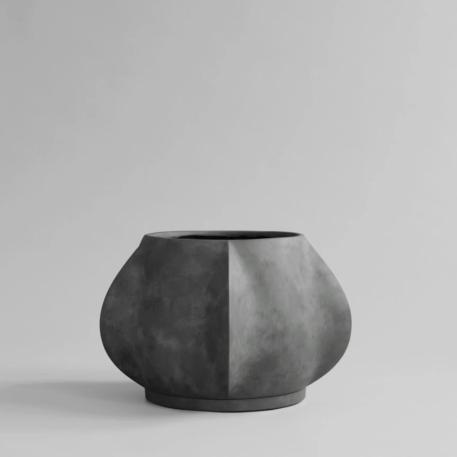 Doniczka ARKET ciemnoszary 101 Copenhagen Eye on Design