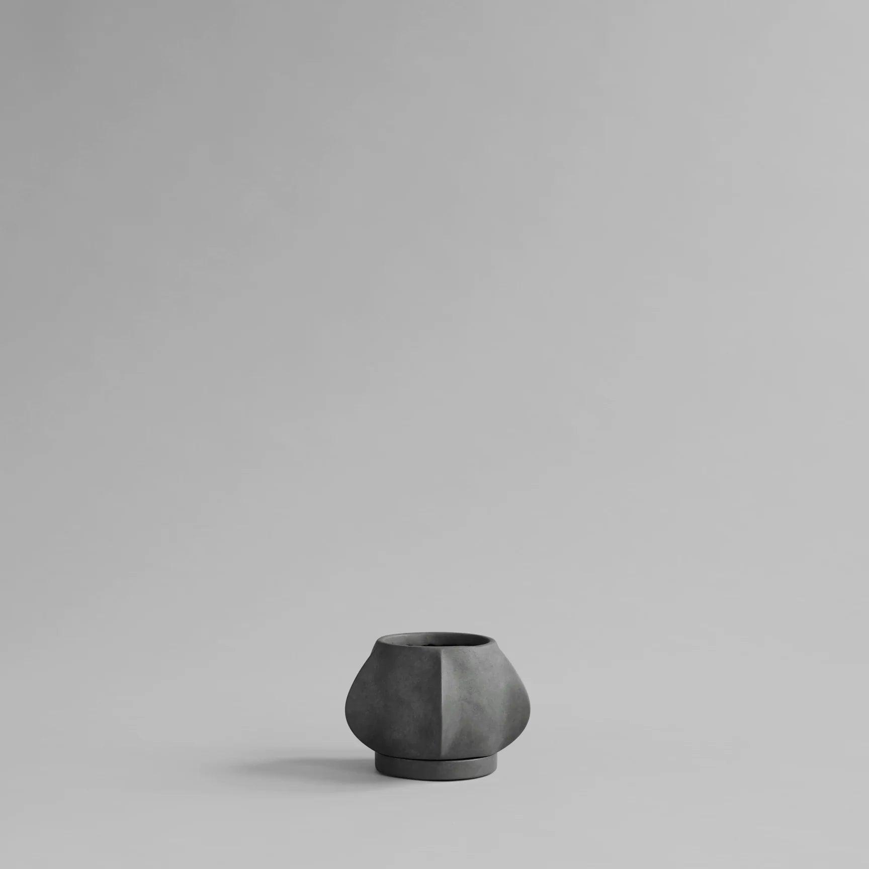Doniczka ARKET ciemnoszary 101 Copenhagen Eye on Design