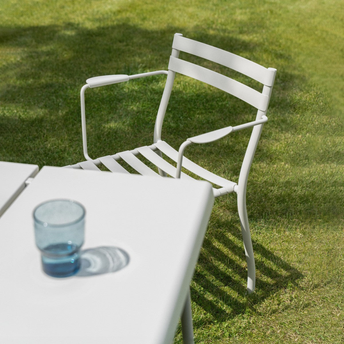 Ein Set Gartenstühle Flander verzinkt stahl