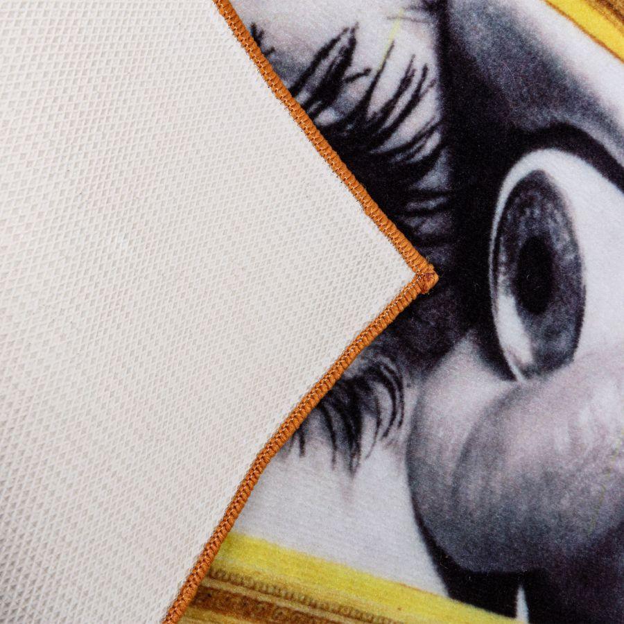 Dywan EYE AND MOUTH ze złotą ramą Seletti Eye on Design