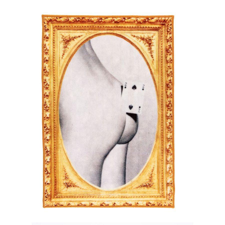 Dywan TWO OF SPADES z owalną ramką Seletti Eye on Design