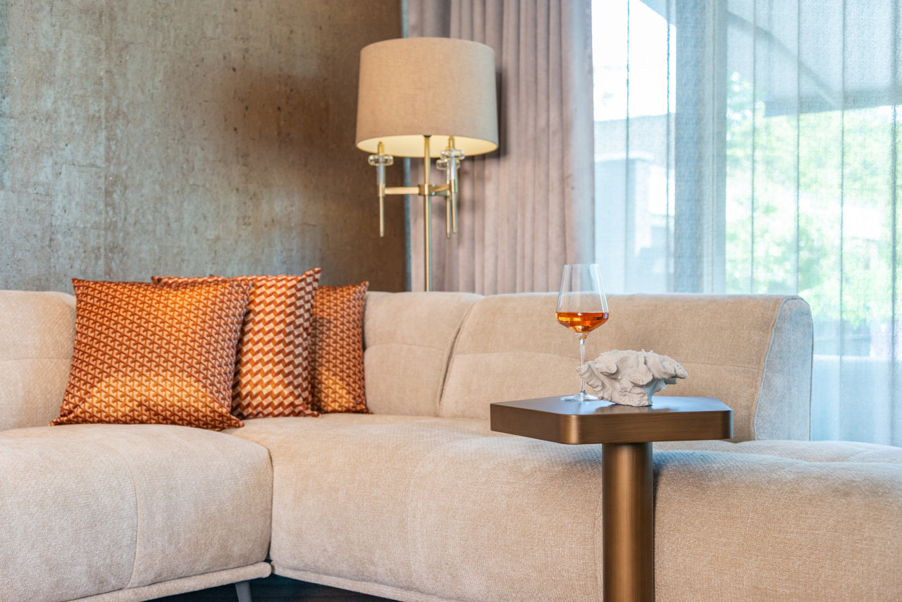 Stehlampe JOSIE mit beigem Schirm und goldener Basis