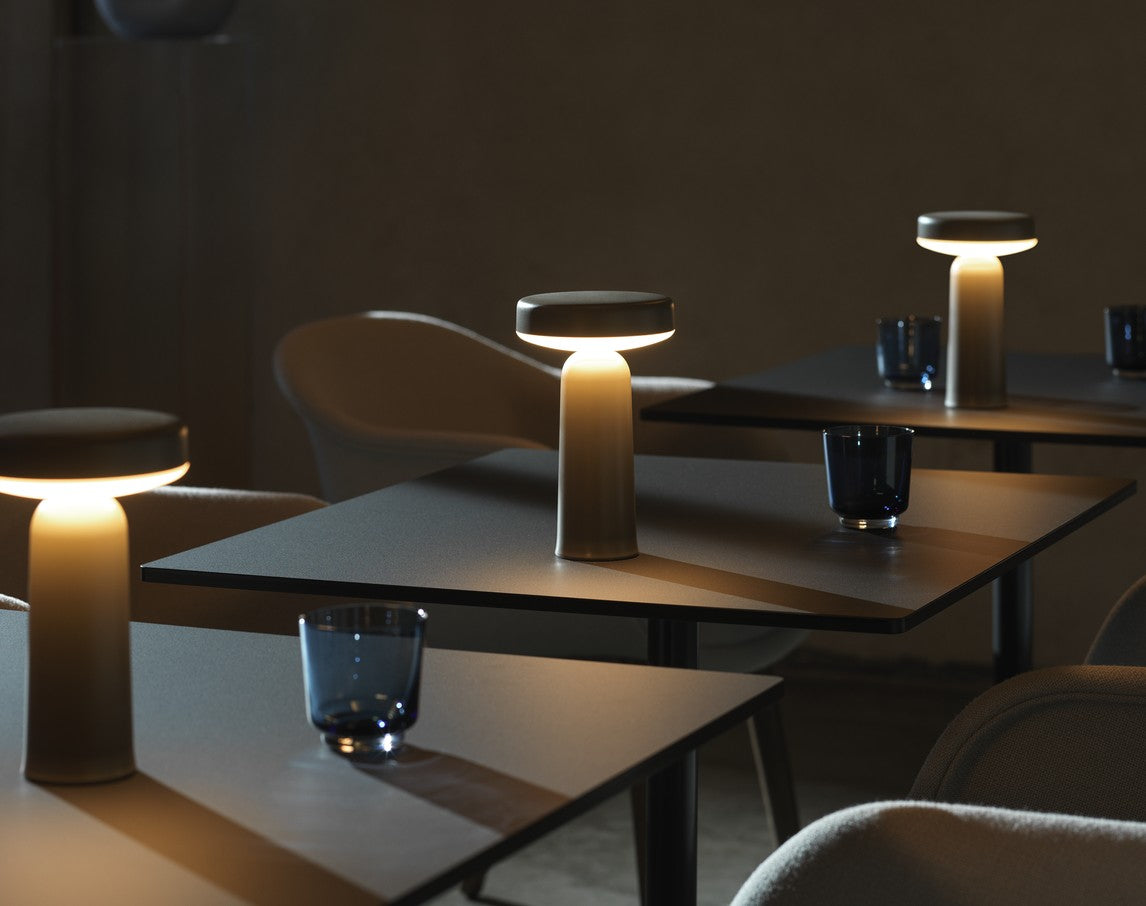 Tragbare Außenlampe EASE taupe
