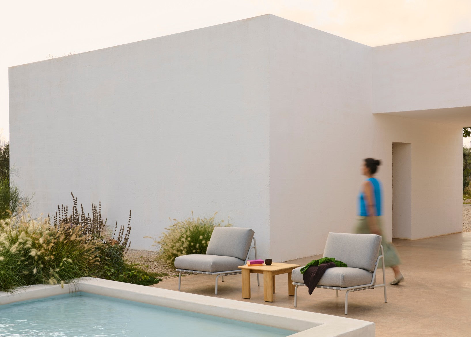Quadratischer Outdoor-Couchtisch ASSEMBLE aus Teakholz