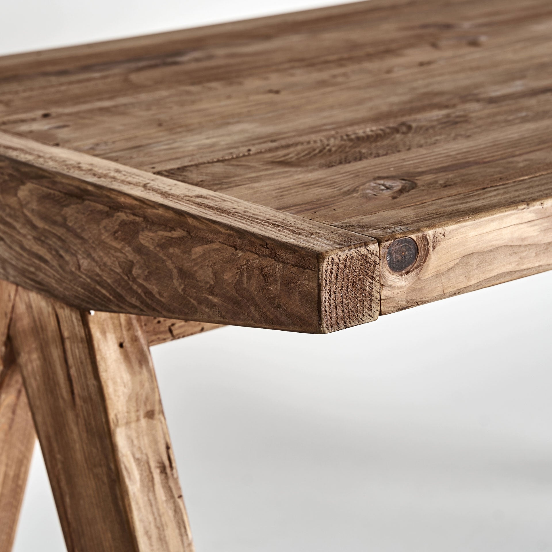 Schreibtisch CRISSEY aus recyceltem Kiefernholz