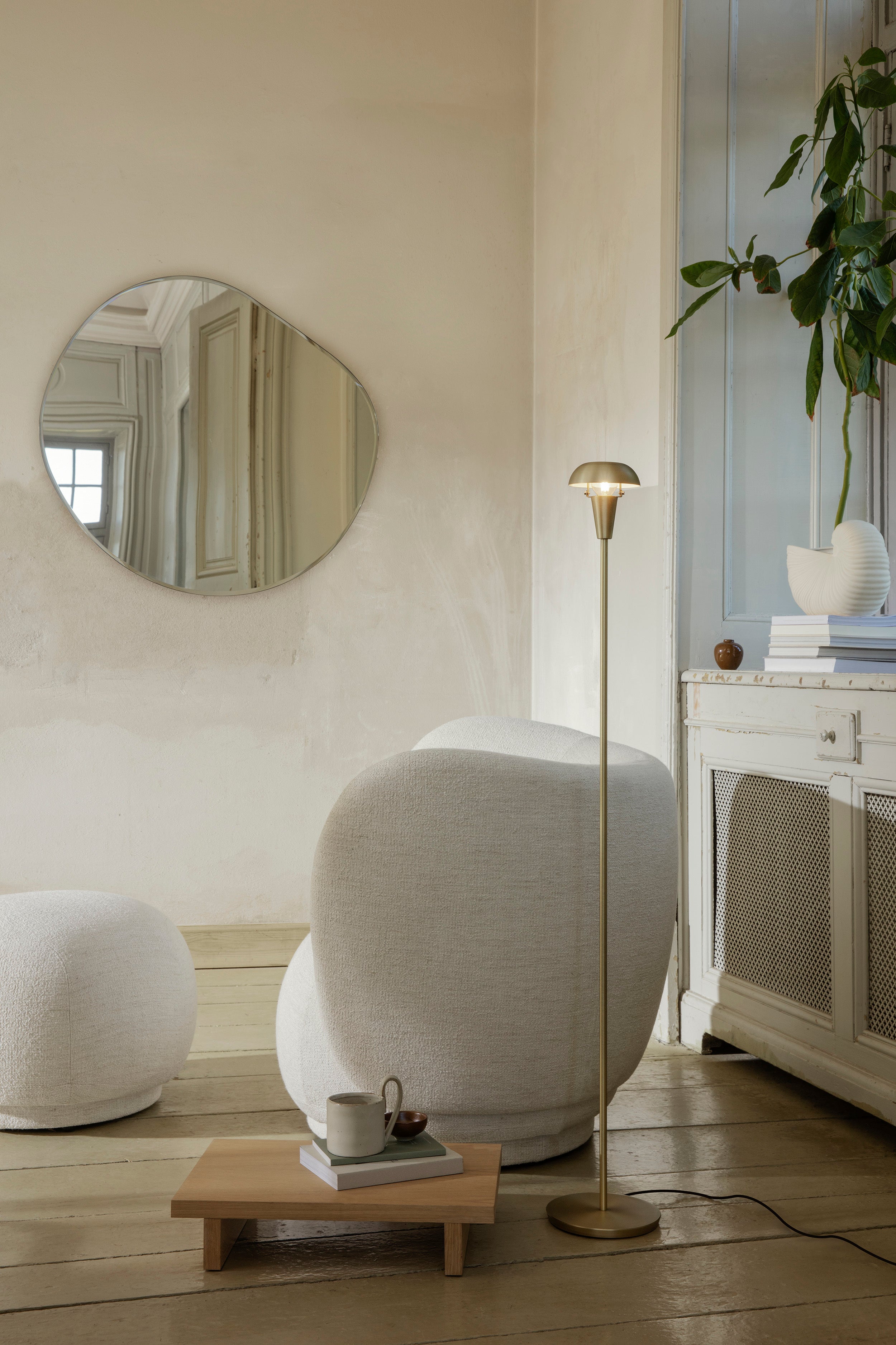 Winzige Messing -Stehlampe
