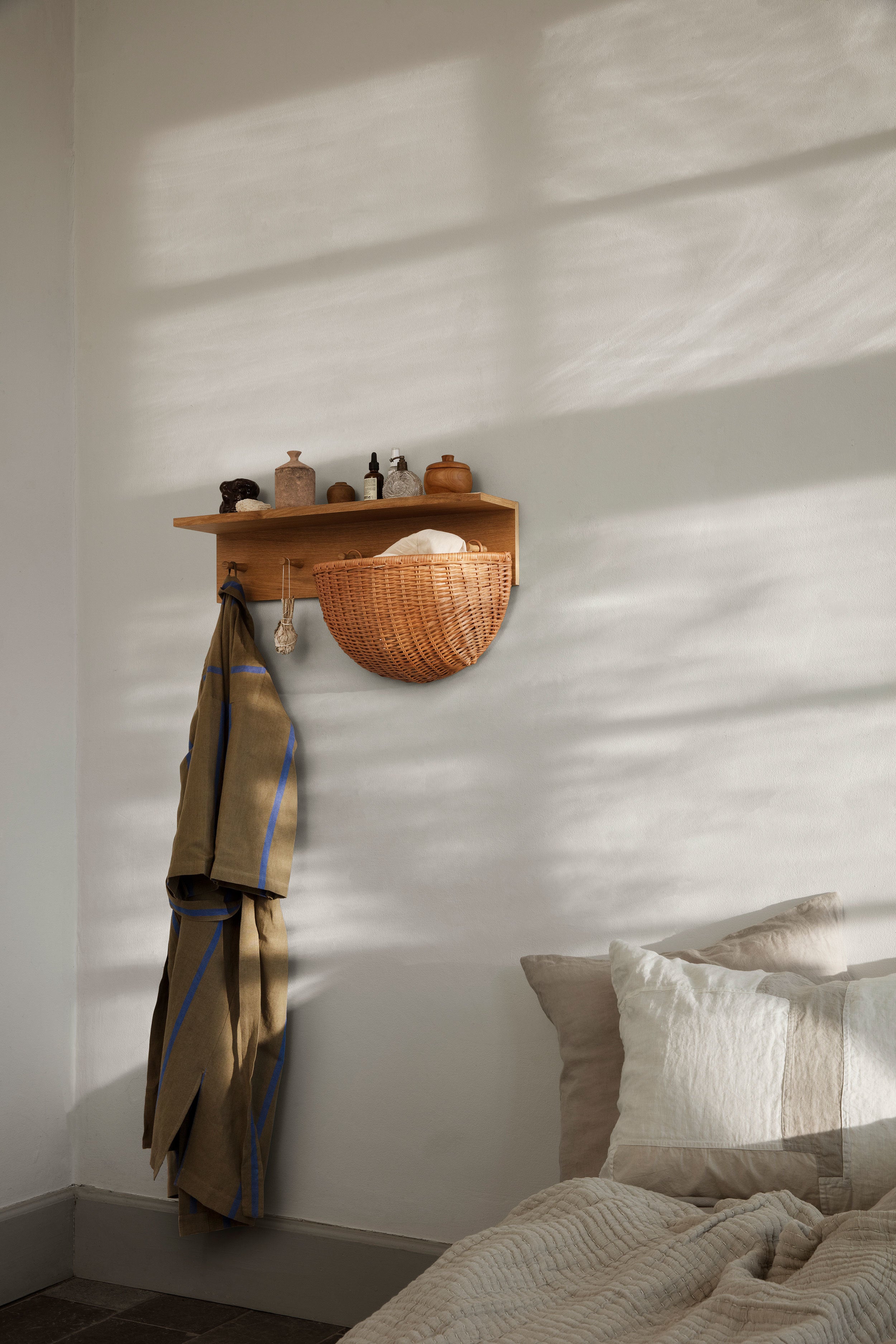 PLACE RACK coat rack with shelf, oiled oak veneer