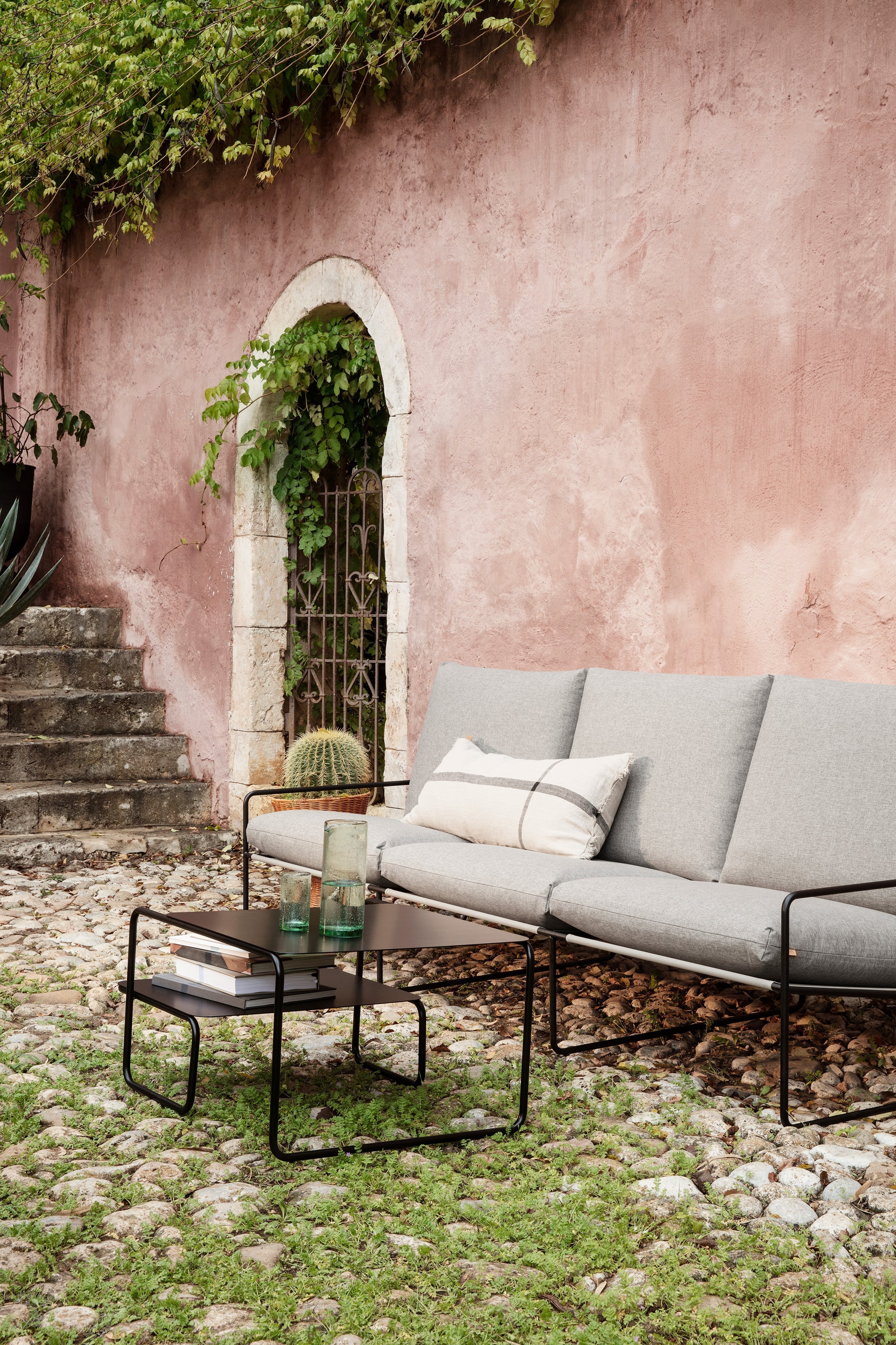 Sofa 3-sitzig für den Außenbereich DESERT beige mit schwarzem Gestell