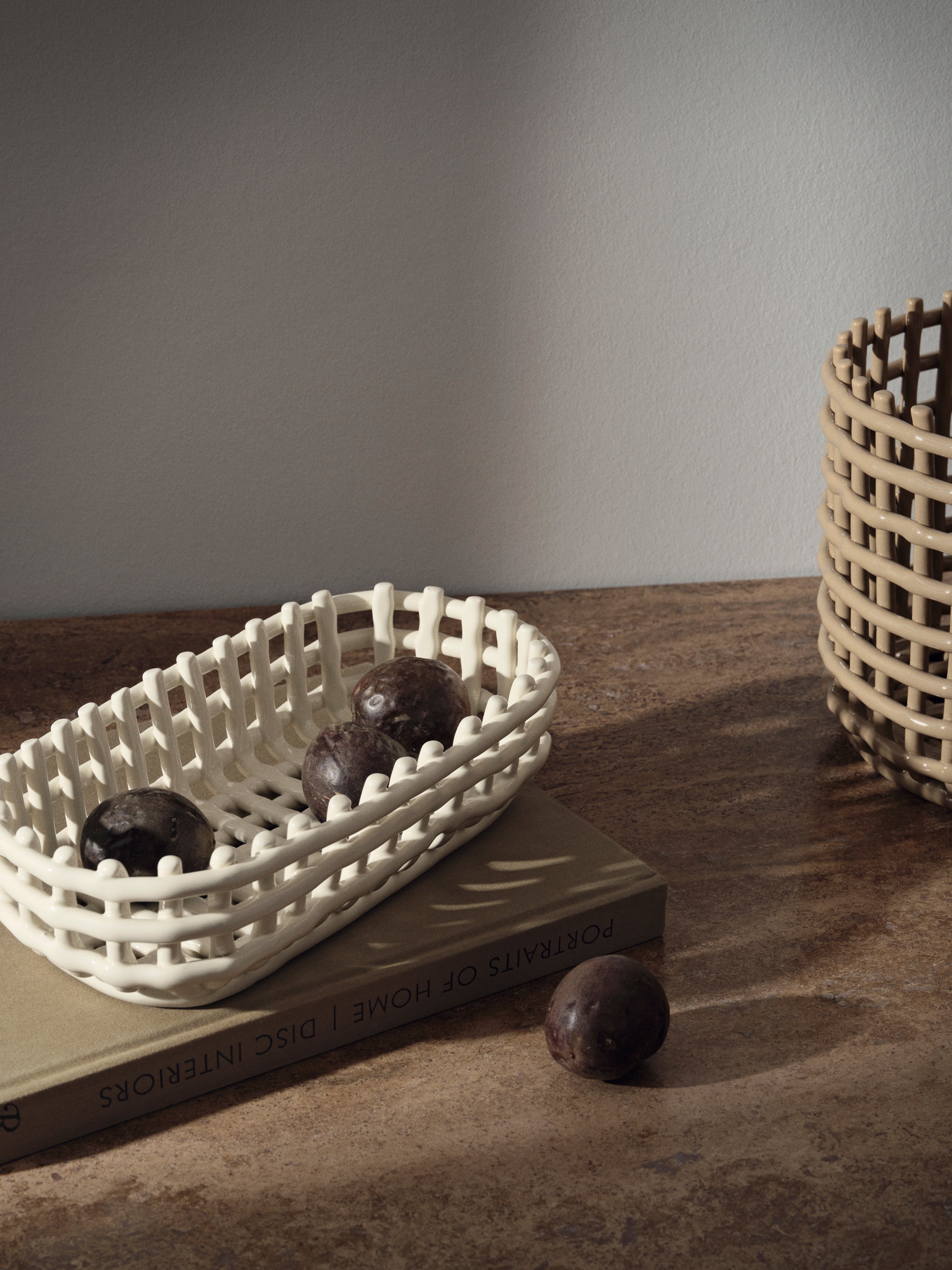 CERAMIC BASKET OVAL white