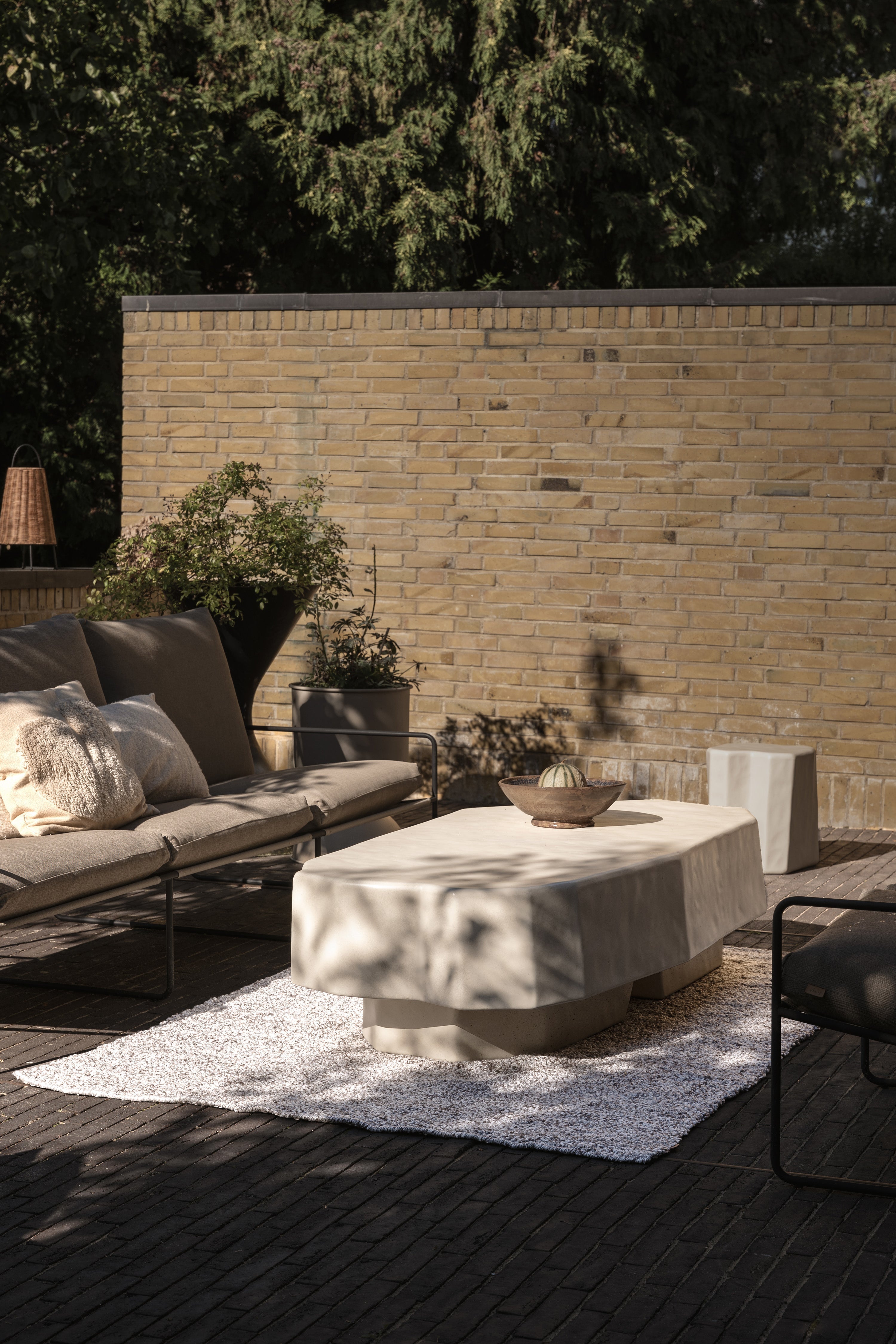 Sofa 3-sitzig für den Außenbereich DESERT beige mit schwarzem Gestell