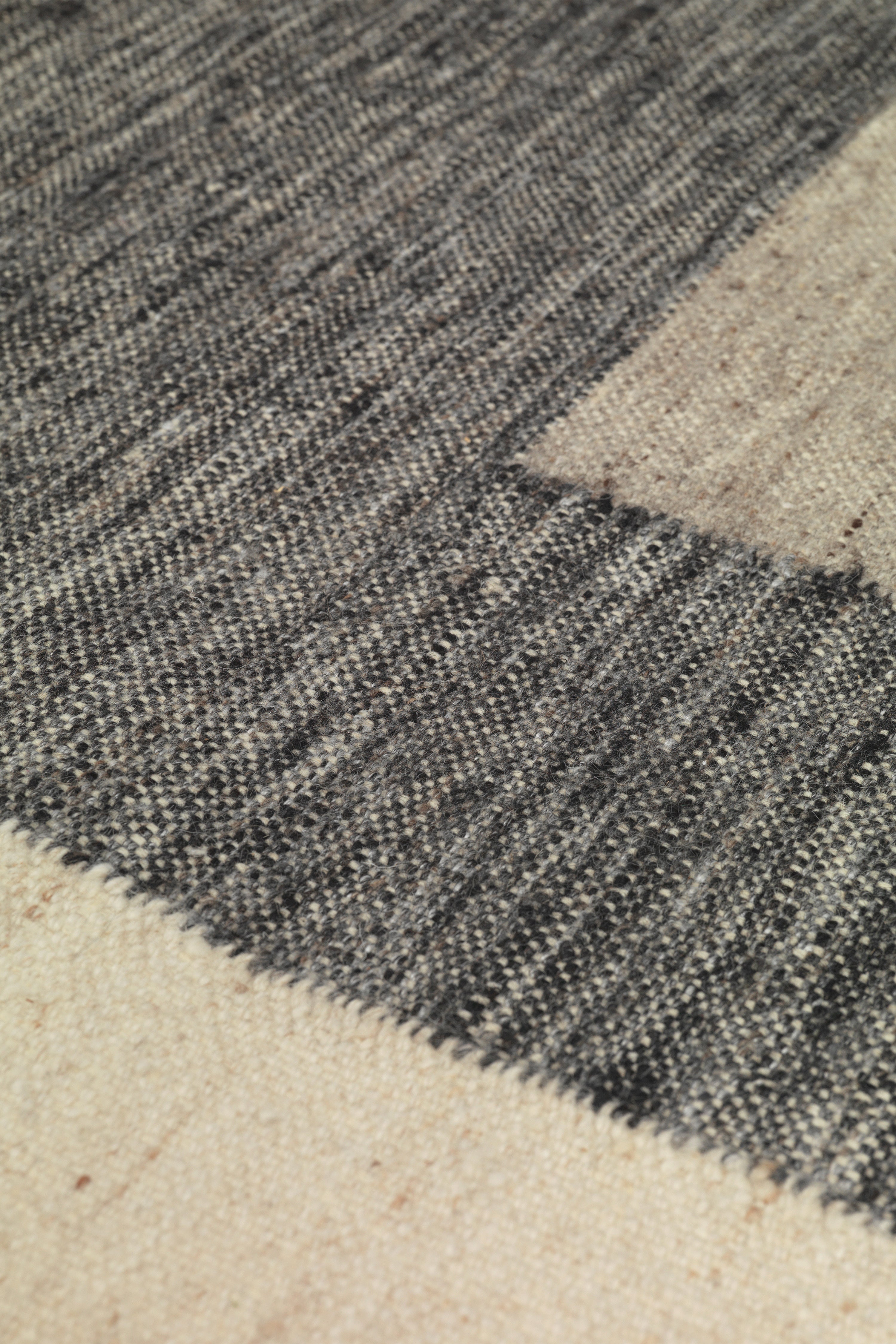 COUNTER gray rug with beige