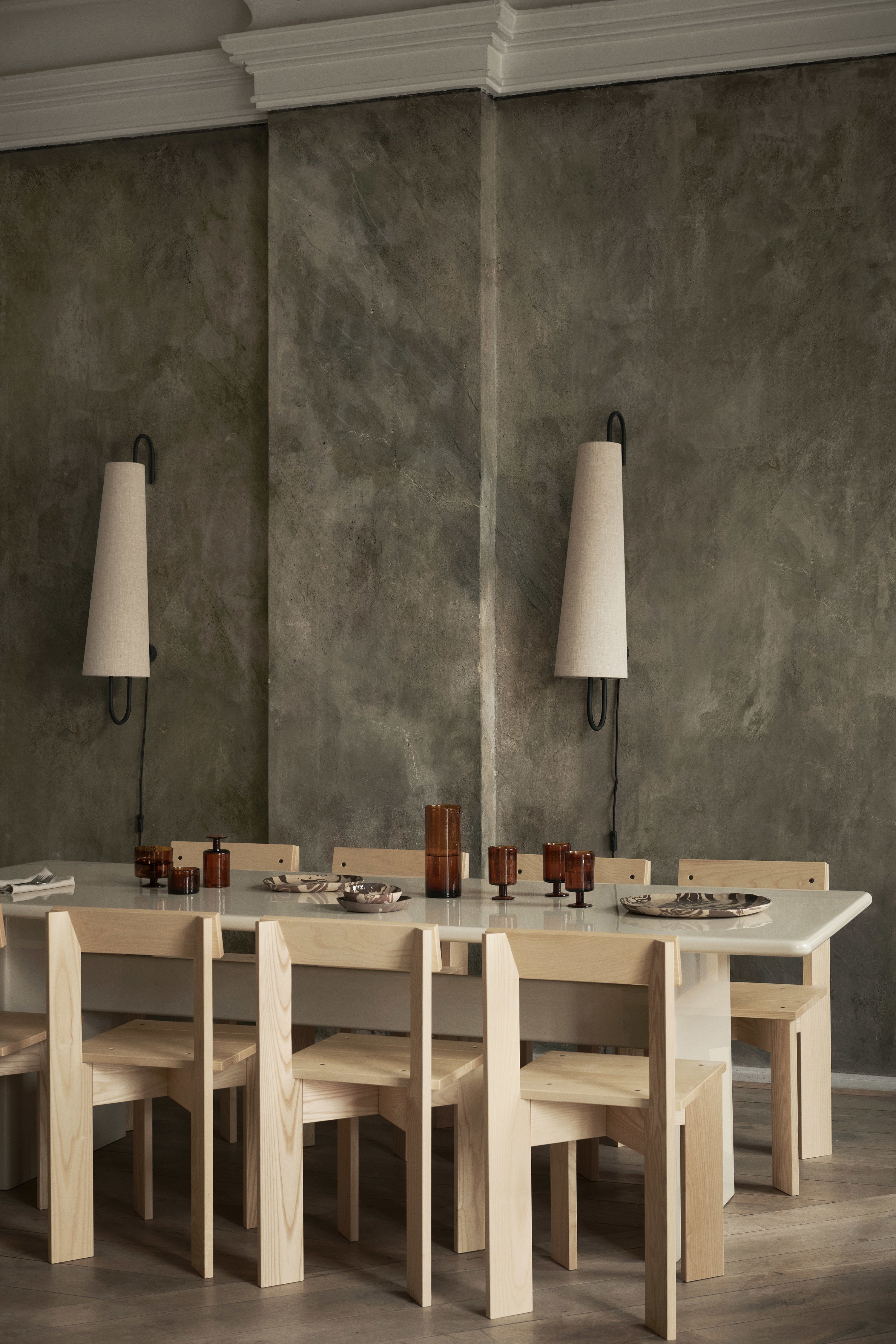 ANCORA wall lamp in broken white with a black frame
