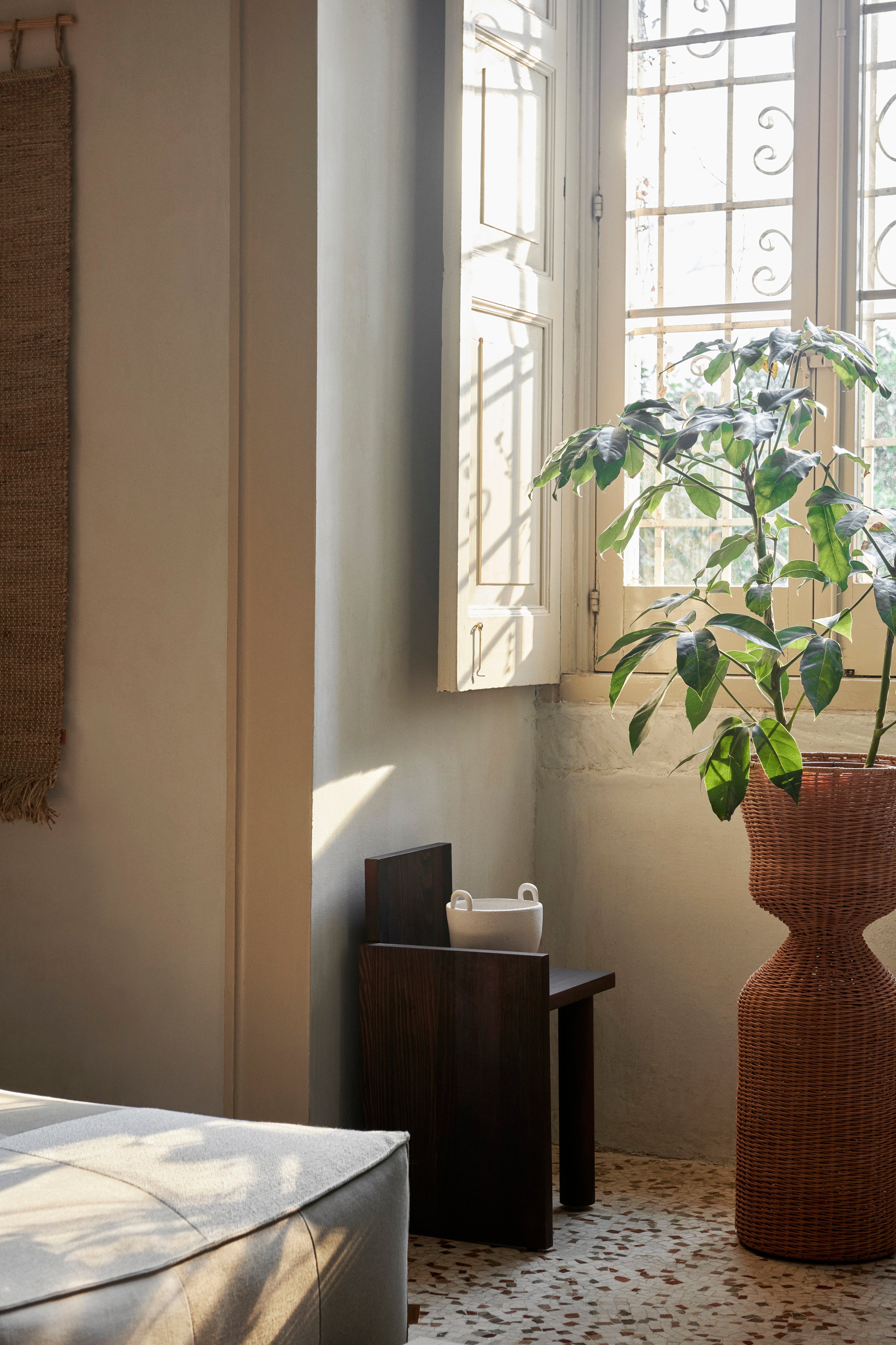 Seitentisch Uta dunkelbraunes Kiefernholz