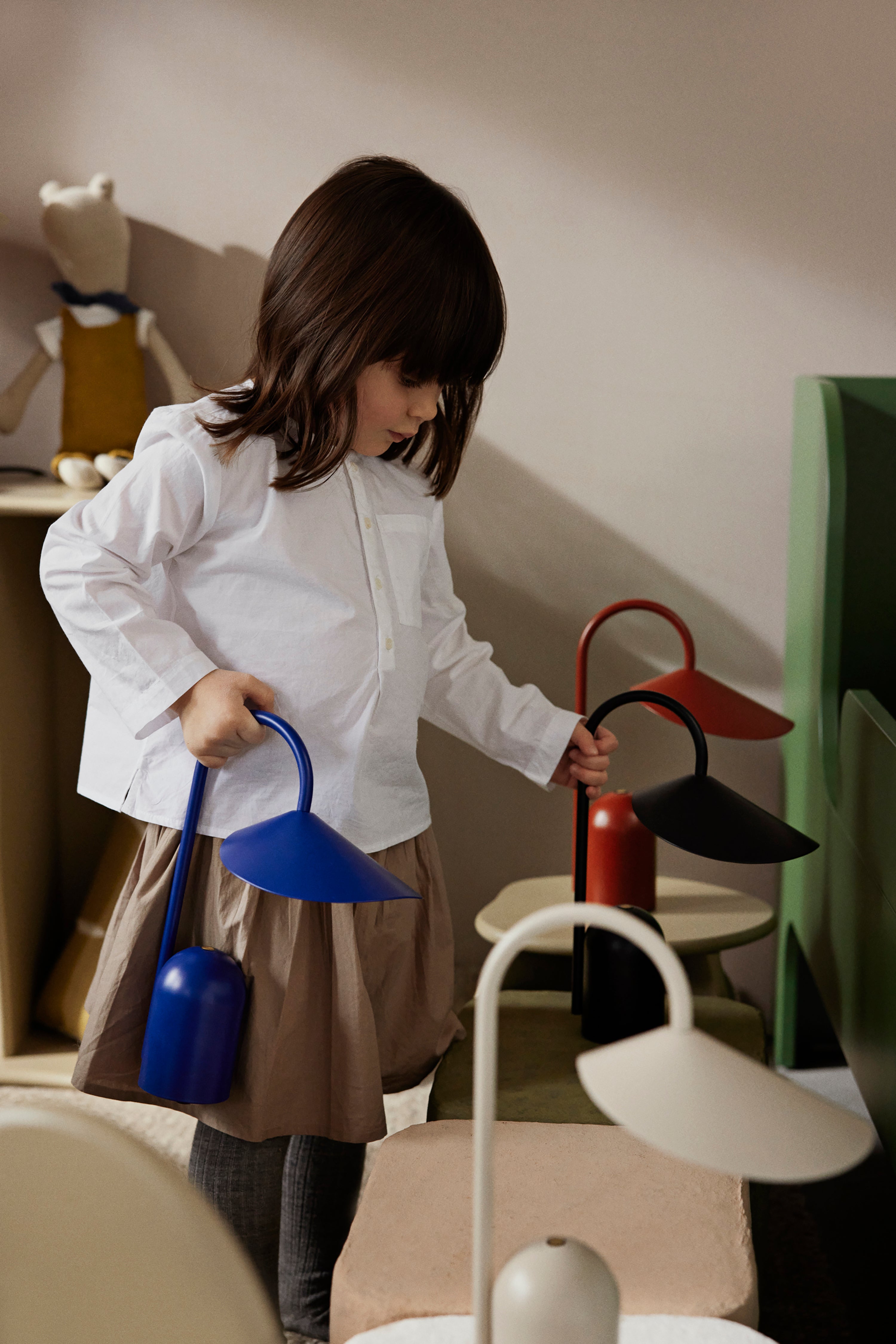 Black arum portable lamp