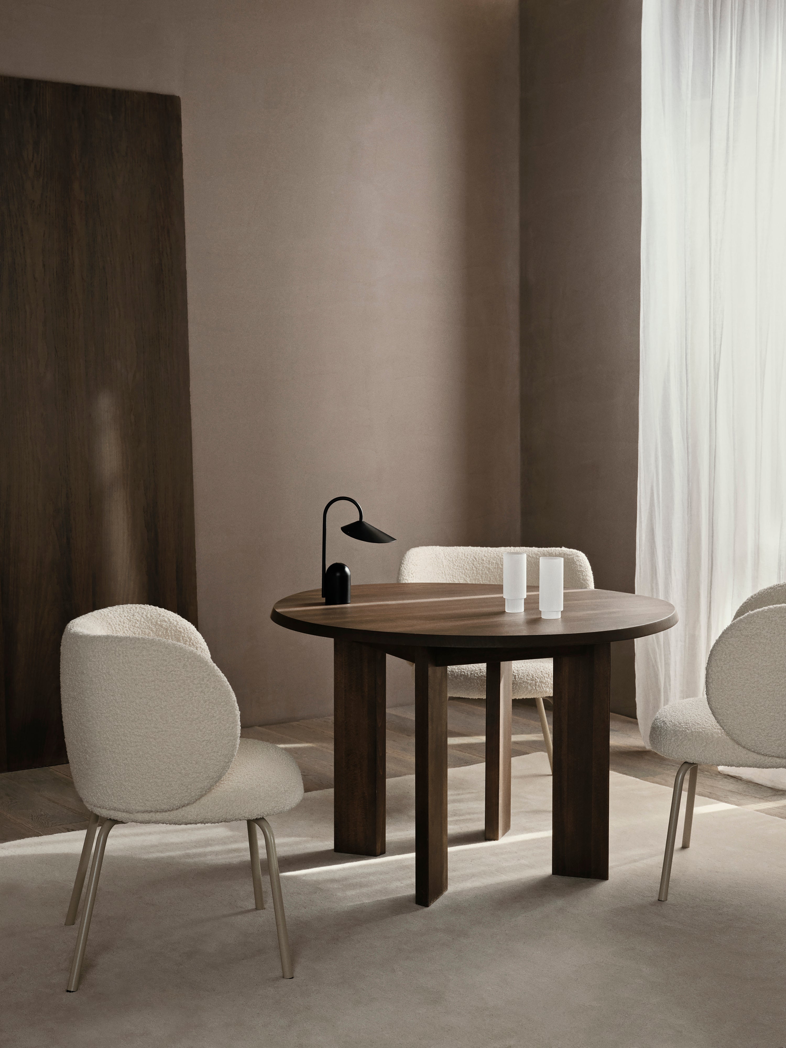 Black arum portable lamp