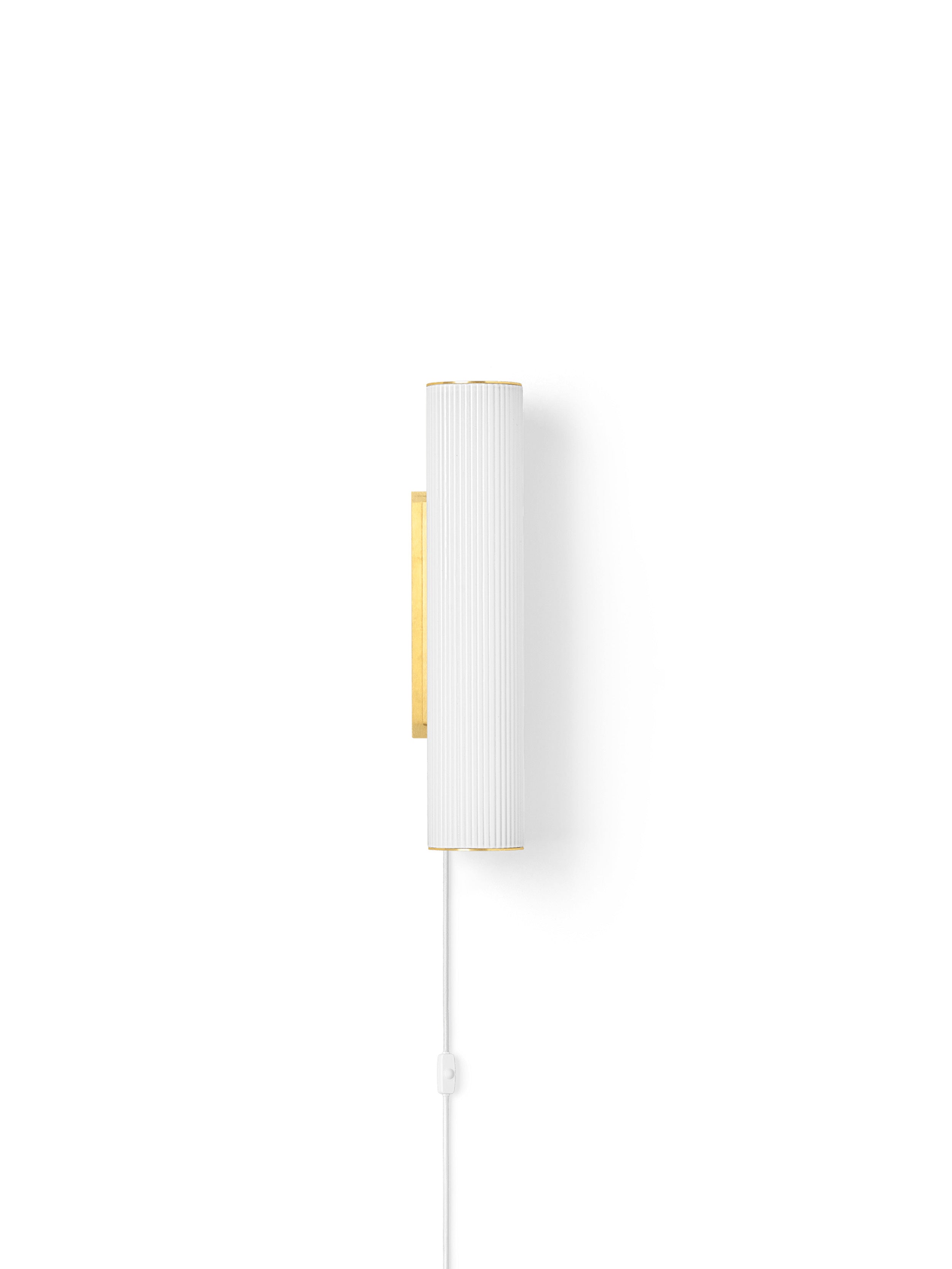 VUELTA wall lamp in white with brass finish