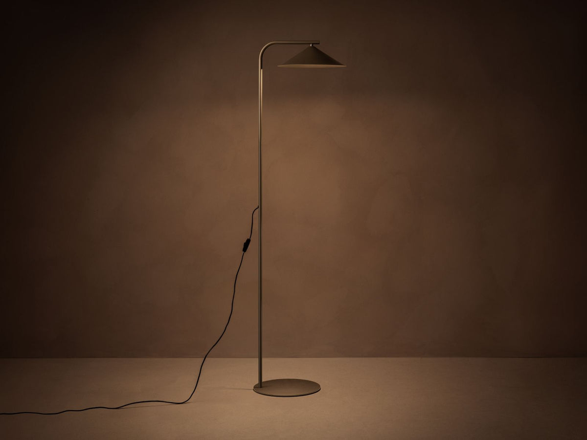 Lampa podłogowa NOCTE brązowy – aranżacja wnętrza