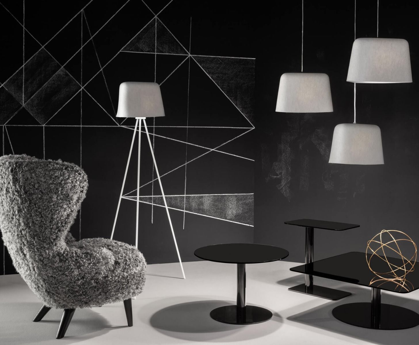 Stolik boczny okrągły FLASH czarna podstawa – Tom Dixon