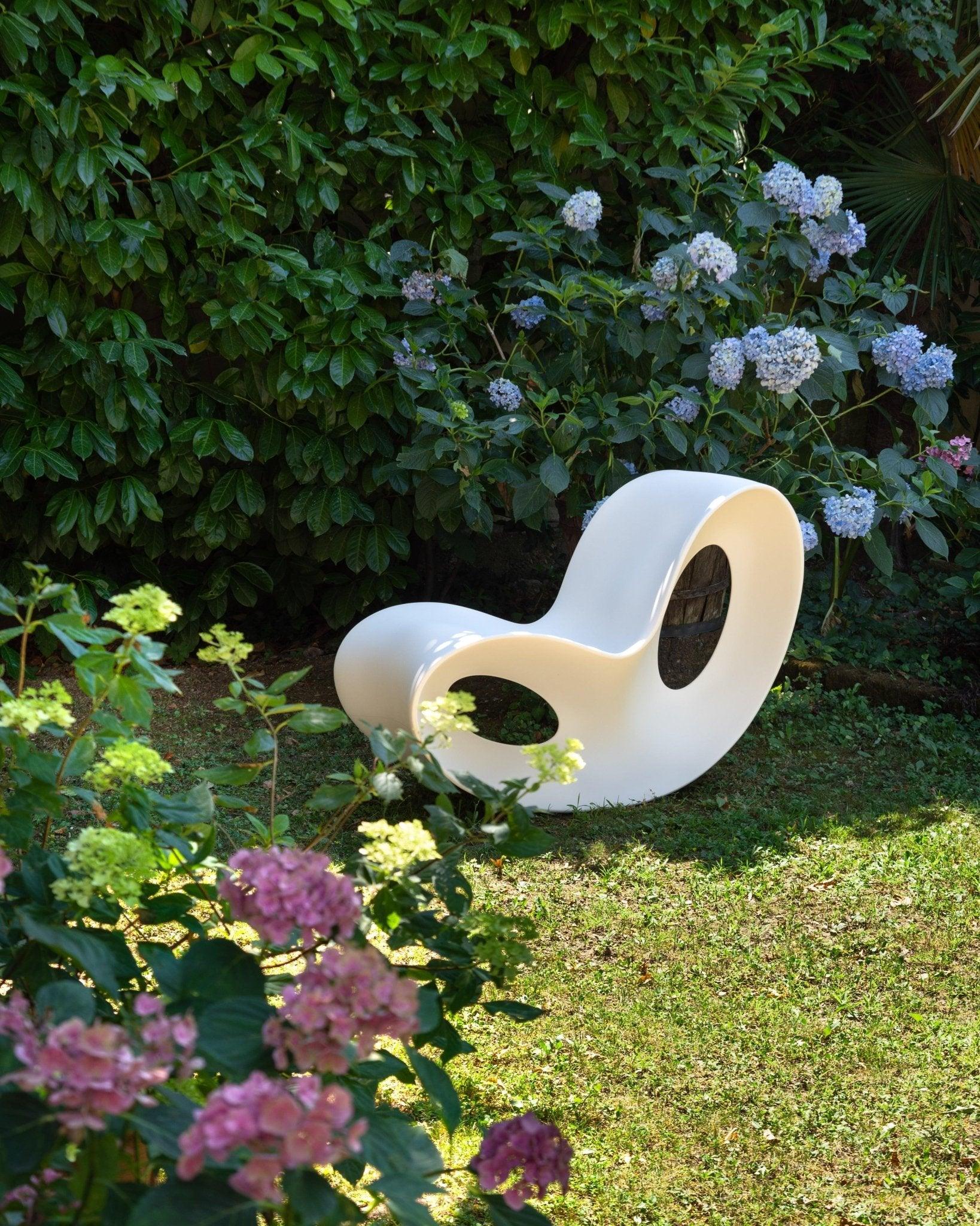 Fotel bujany VOIDO biały Magis Eye on Design