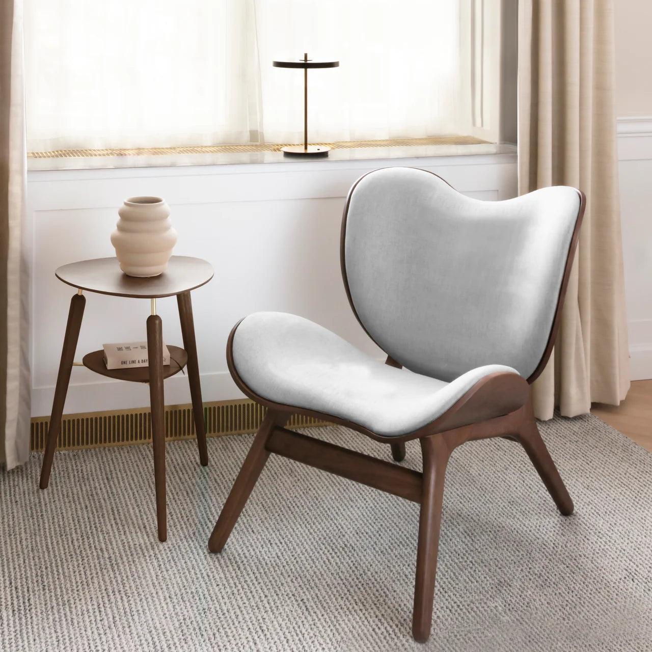 Fotel CONVERSATION PIECE baby blue z czarną podstawą – Umage